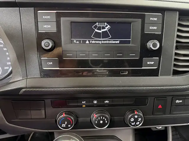 Volkswagen Transporter view 15