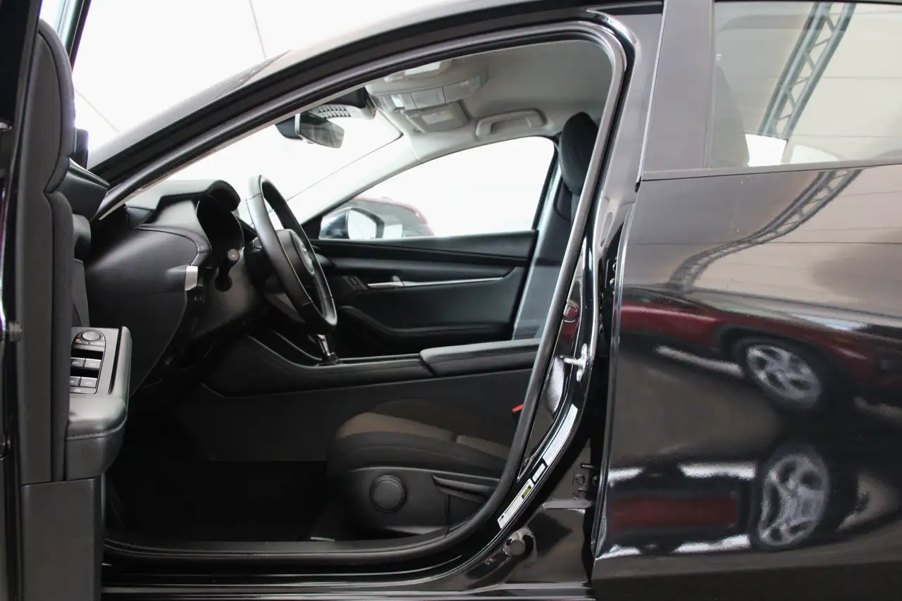 Mazda 3 снимка Mazda 3