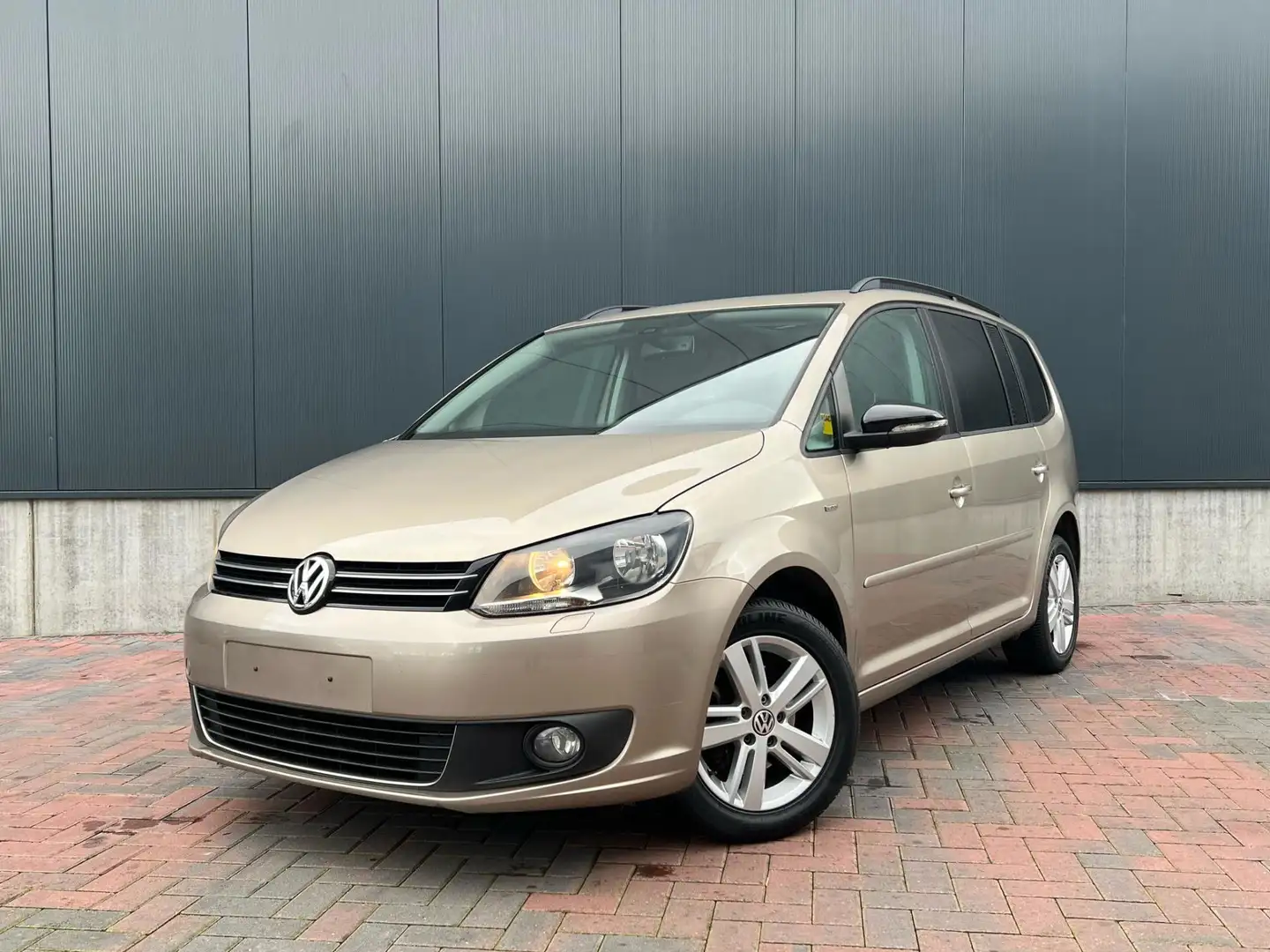 Volkswagen Touran 1.2 TSI Highline BlueMotion * Navi * Cruise * Pano Grijs - 1