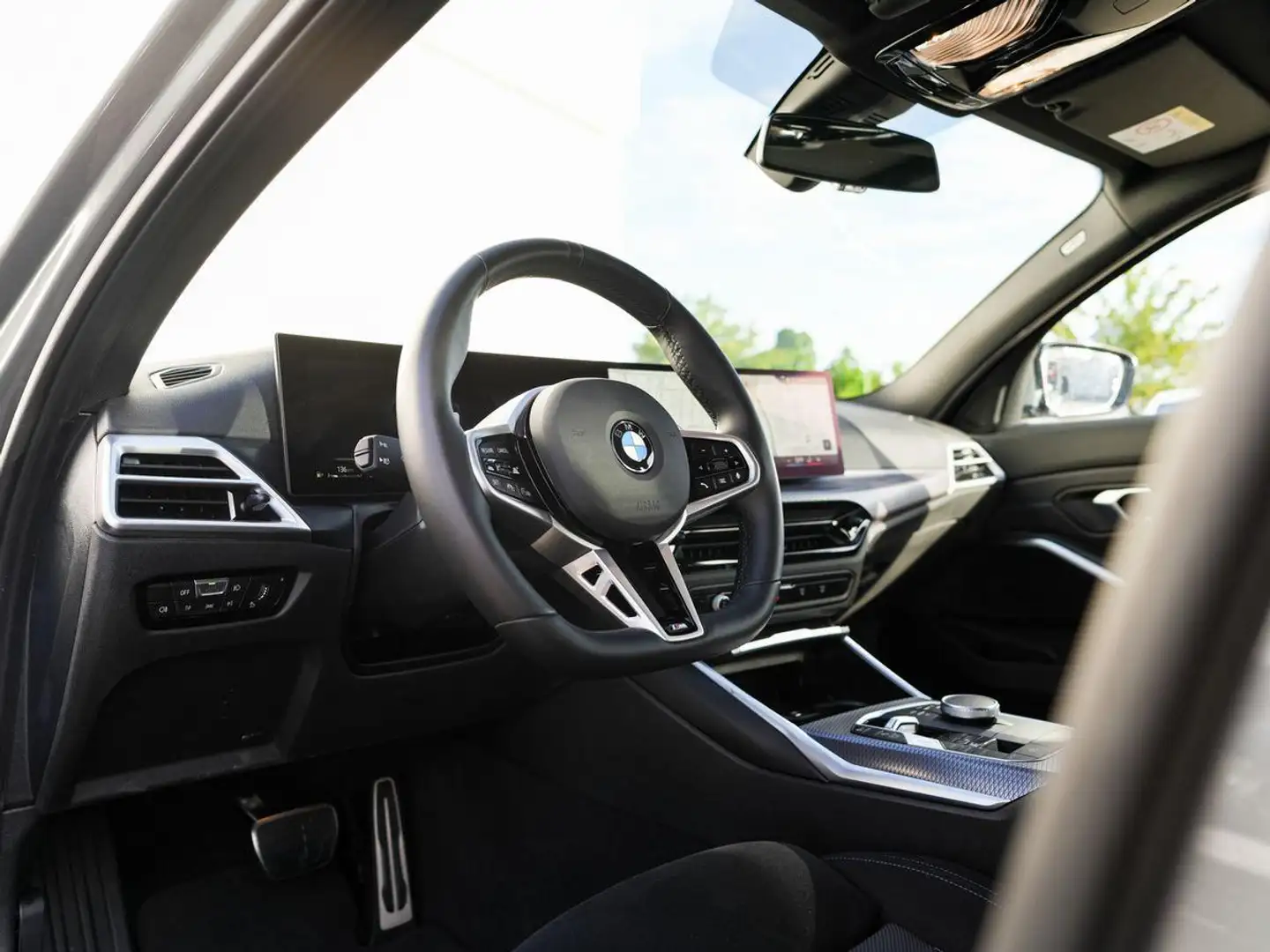 BMW 330 i xDrive Tour M-Sport ACC AHK HiFi Navi ParkA Schwarz - 2