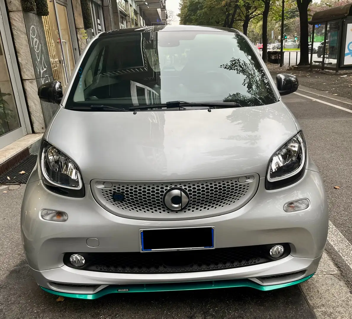 smart forTwo Fortwo eq Brabus Style my19 Silber - 2