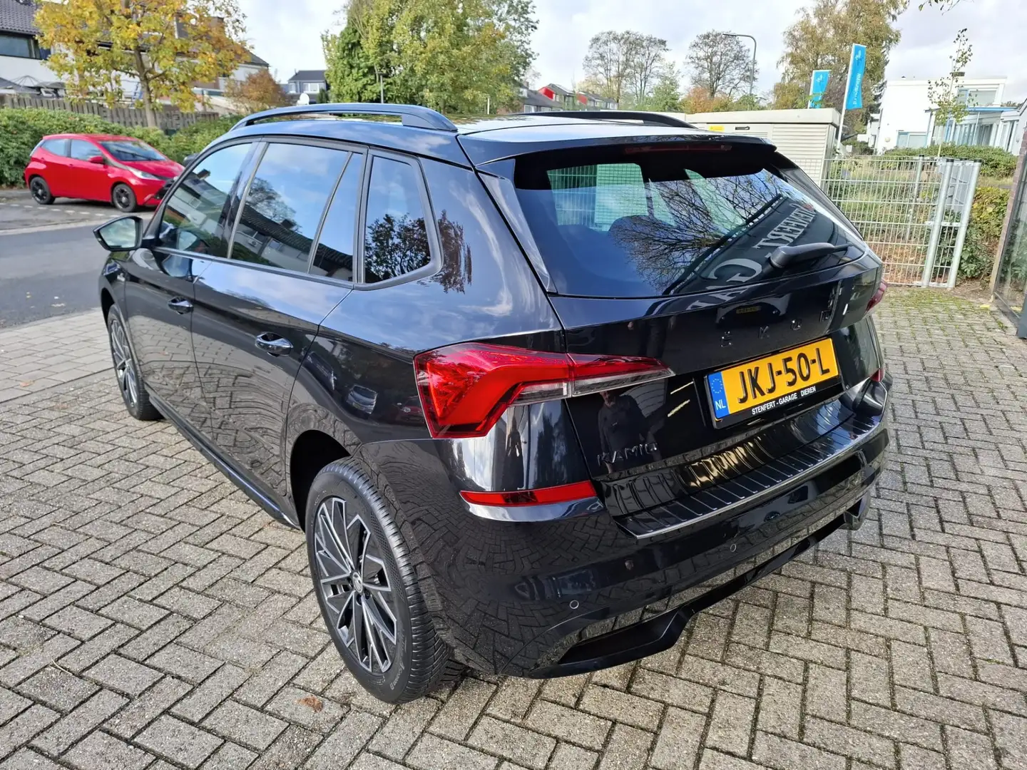 Skoda Kamiq 1.5 TSI ACT Sport Business Monte Carlo automaat Nero - 2