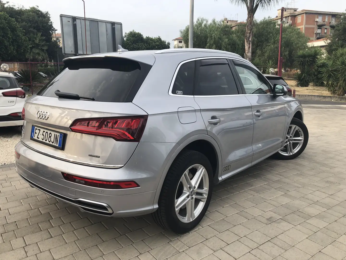 Audi Q5 40 2.0 tdi S line Plus quattro 190cv s-tronic Zilver - 2