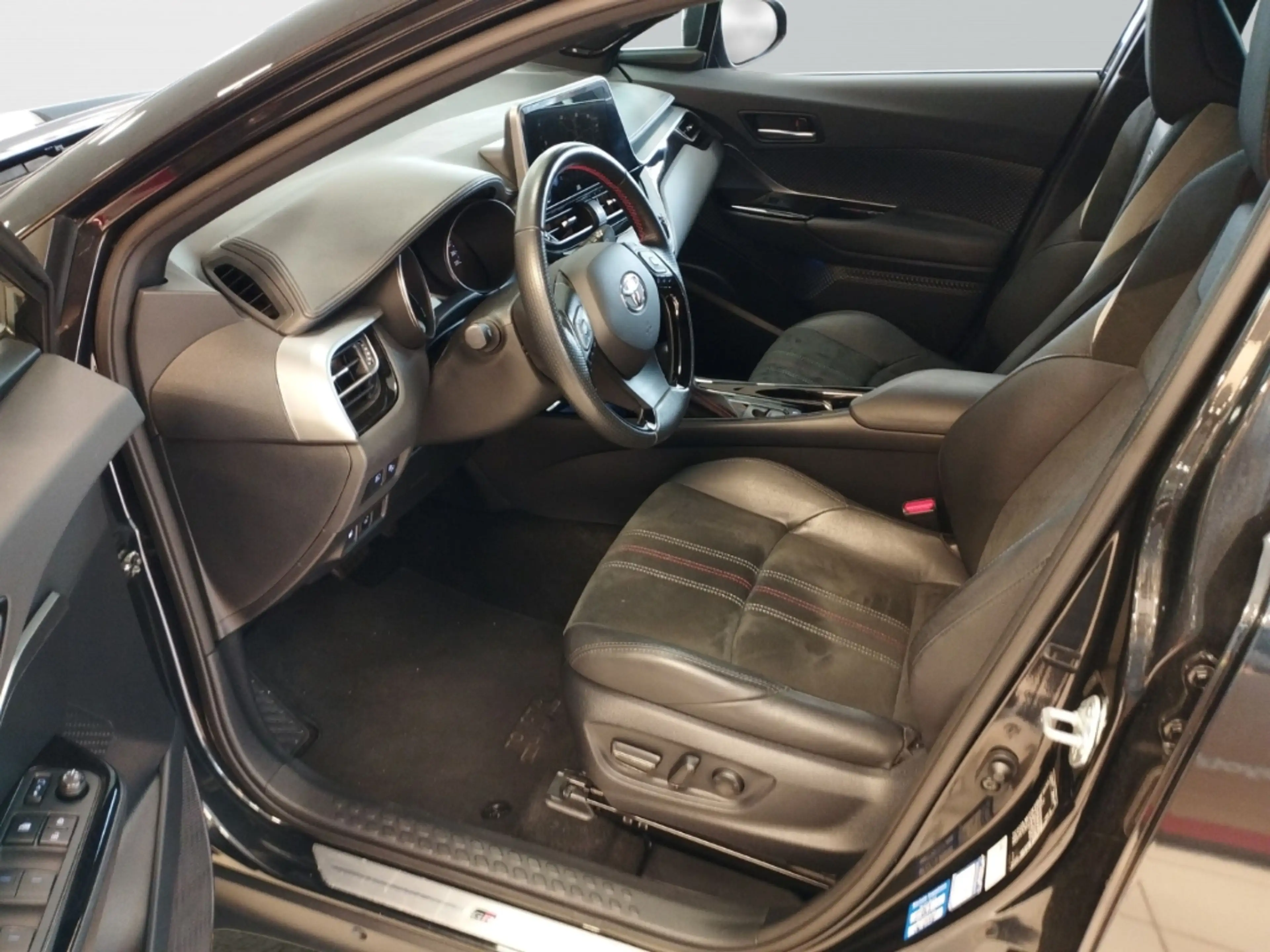 Toyota C-HR Hybrid GR Sport Black Edition Navi Leder Soundsyst — photo 13