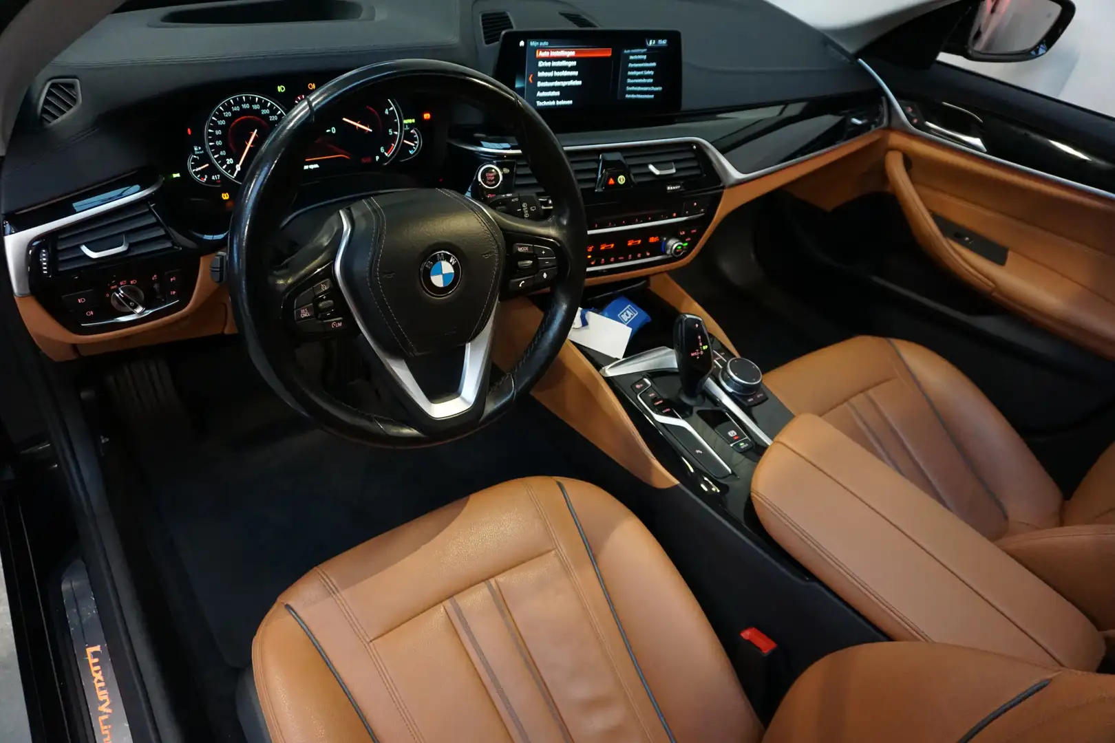 BMW 530 5-serie Touring 530d xDrive High Executive 266 PK! Schwarz - 2