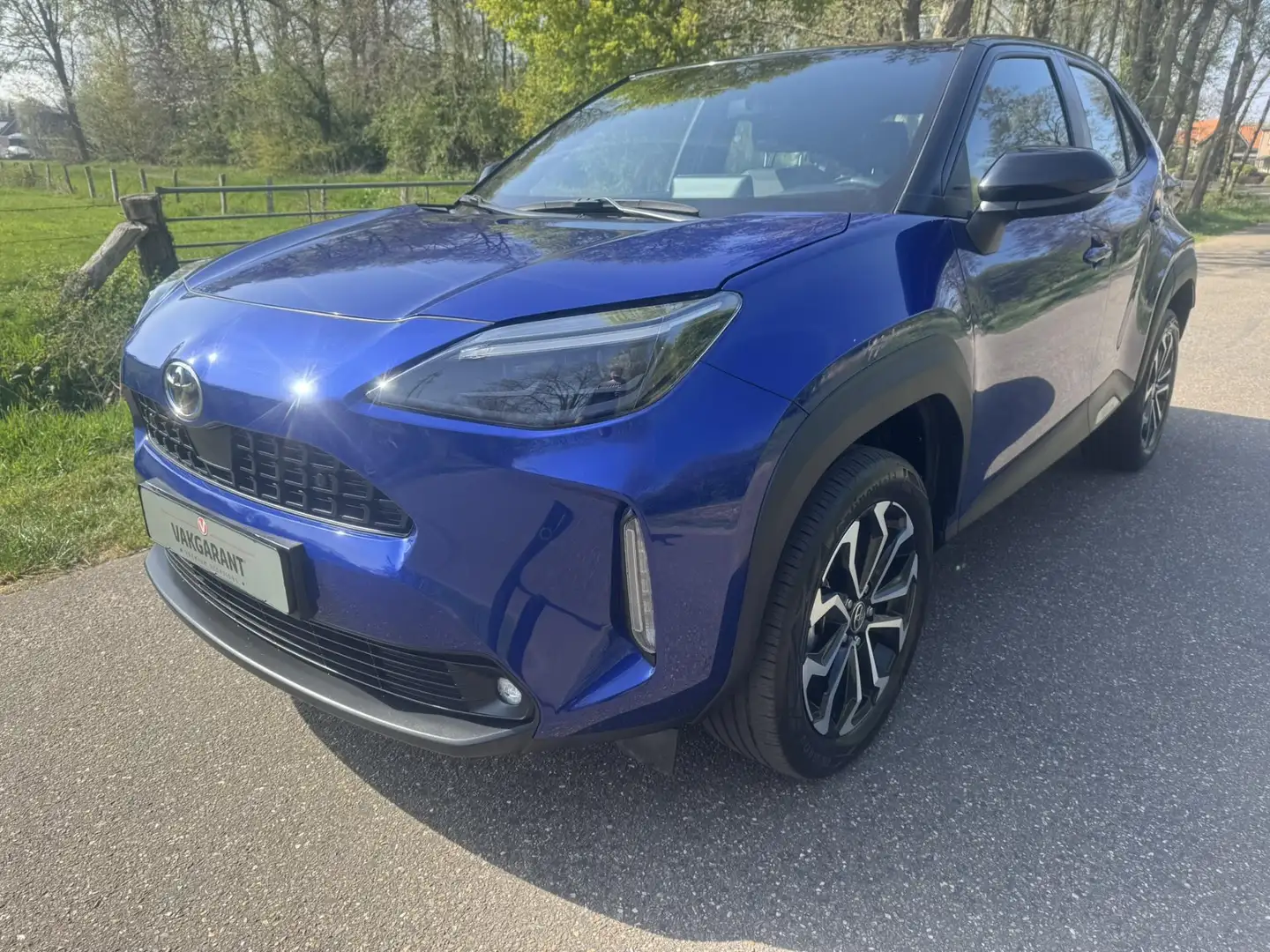 Toyota Yaris Cross 1.5 Hybrid Bi-Tone Blauw - 2