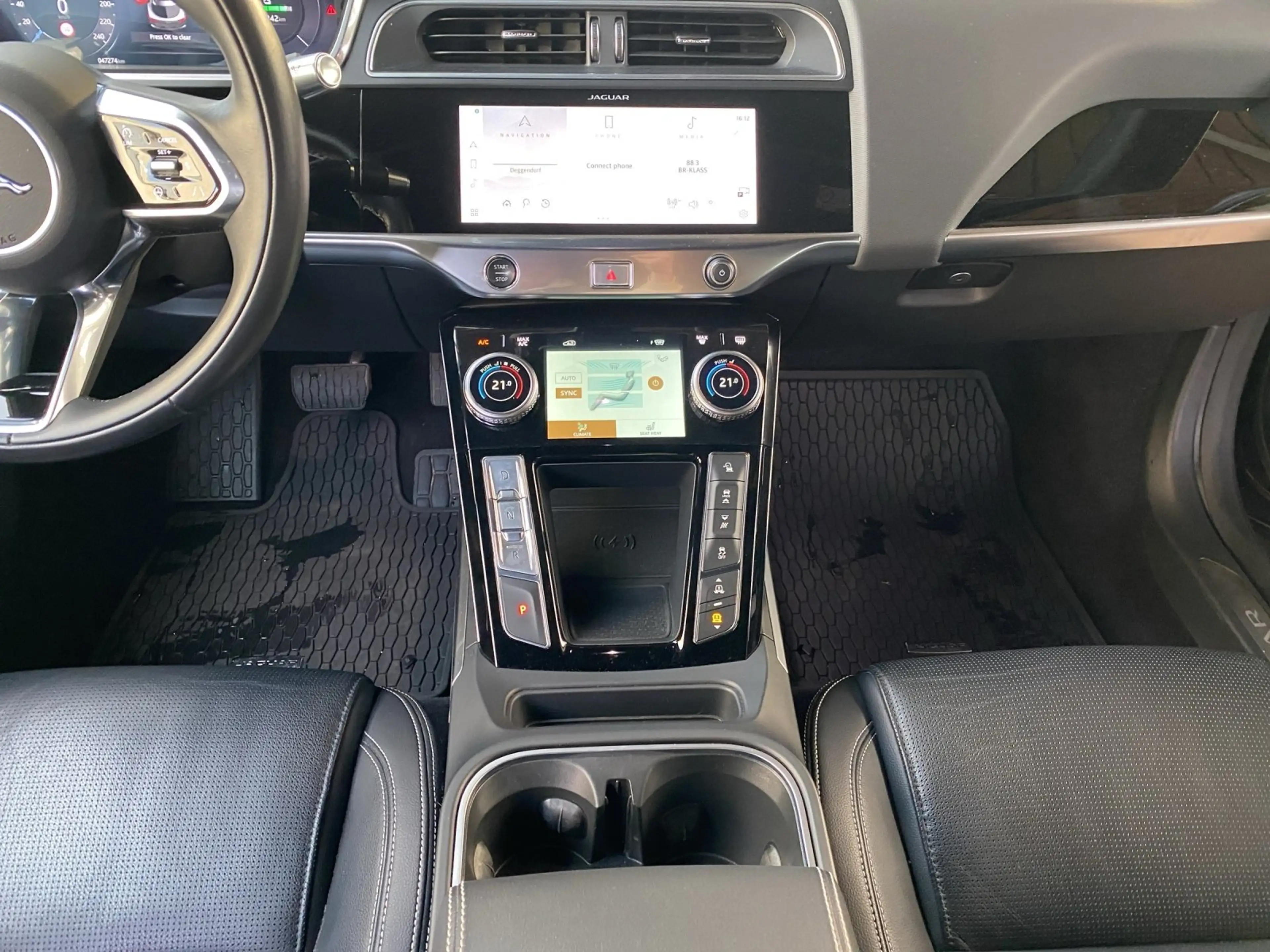 Jaguar I-Pace EV400 S AWD*HUD*LED*AHK*WinterP*20'' — photo 9