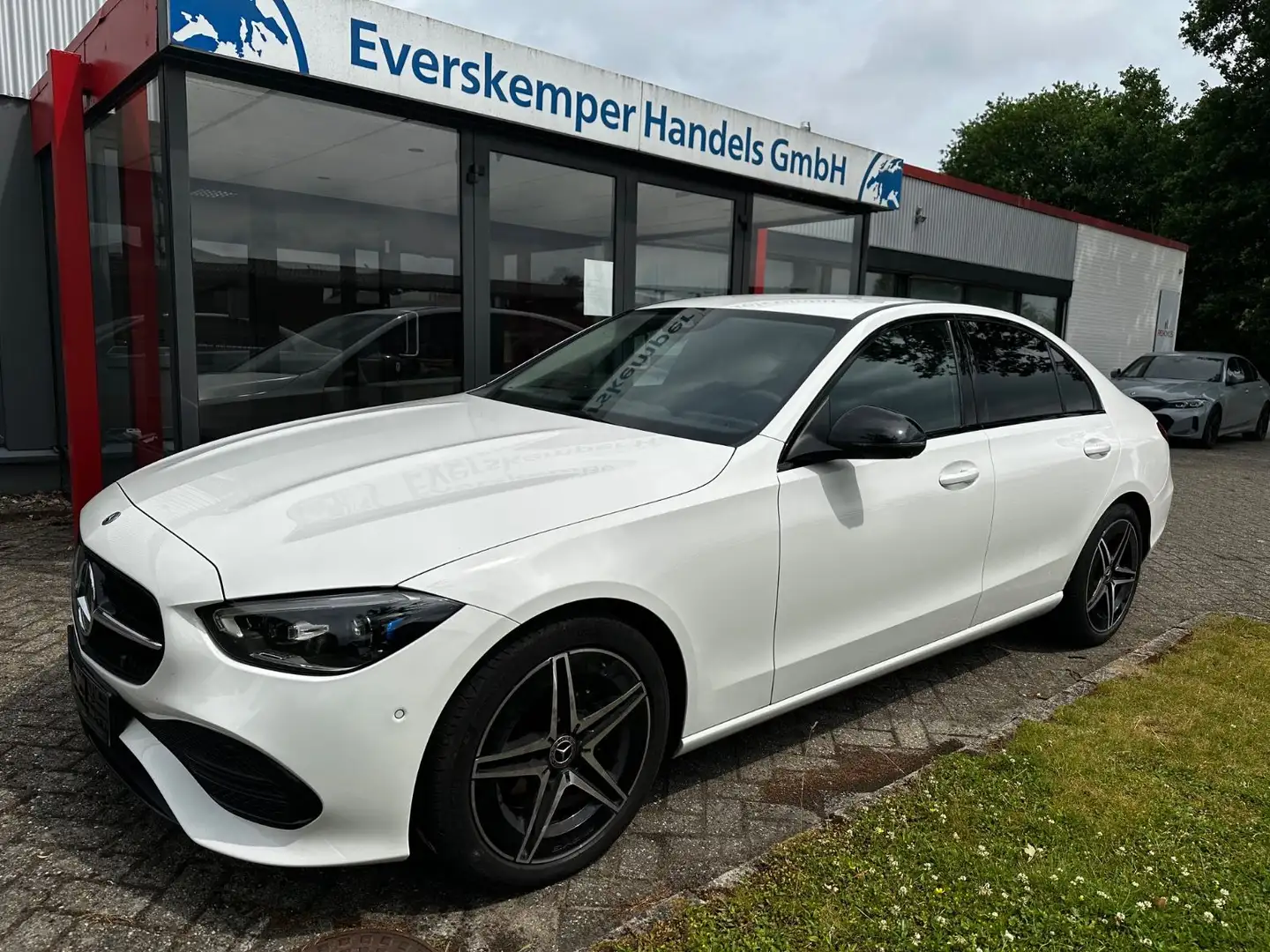 Mercedes-Benz C 300 4Matic / NIGHT PAKET / AMG WHEELS Wit - 2