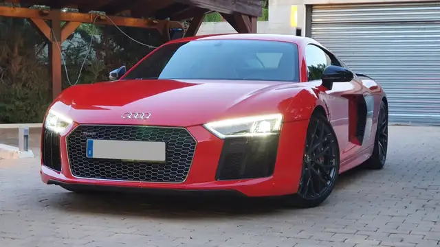 Audi 5.2 FSI V10 plus quattro S Tronic