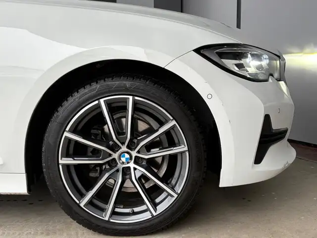 BMW 3 Series view 6