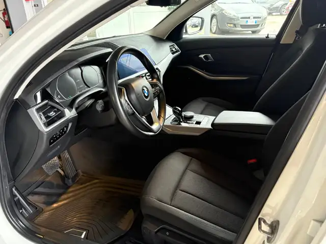 BMW 3 Series view 11