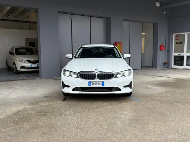 BMW 3 Series view 2