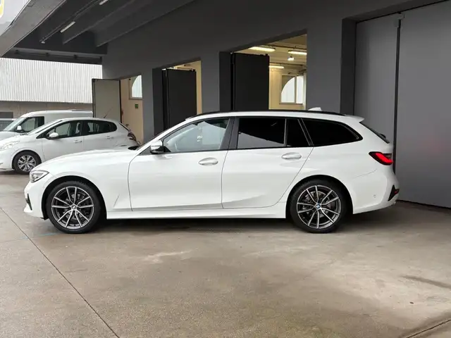 BMW 3 Series view 3