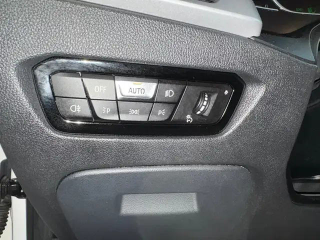 BMW 3 Series view 12