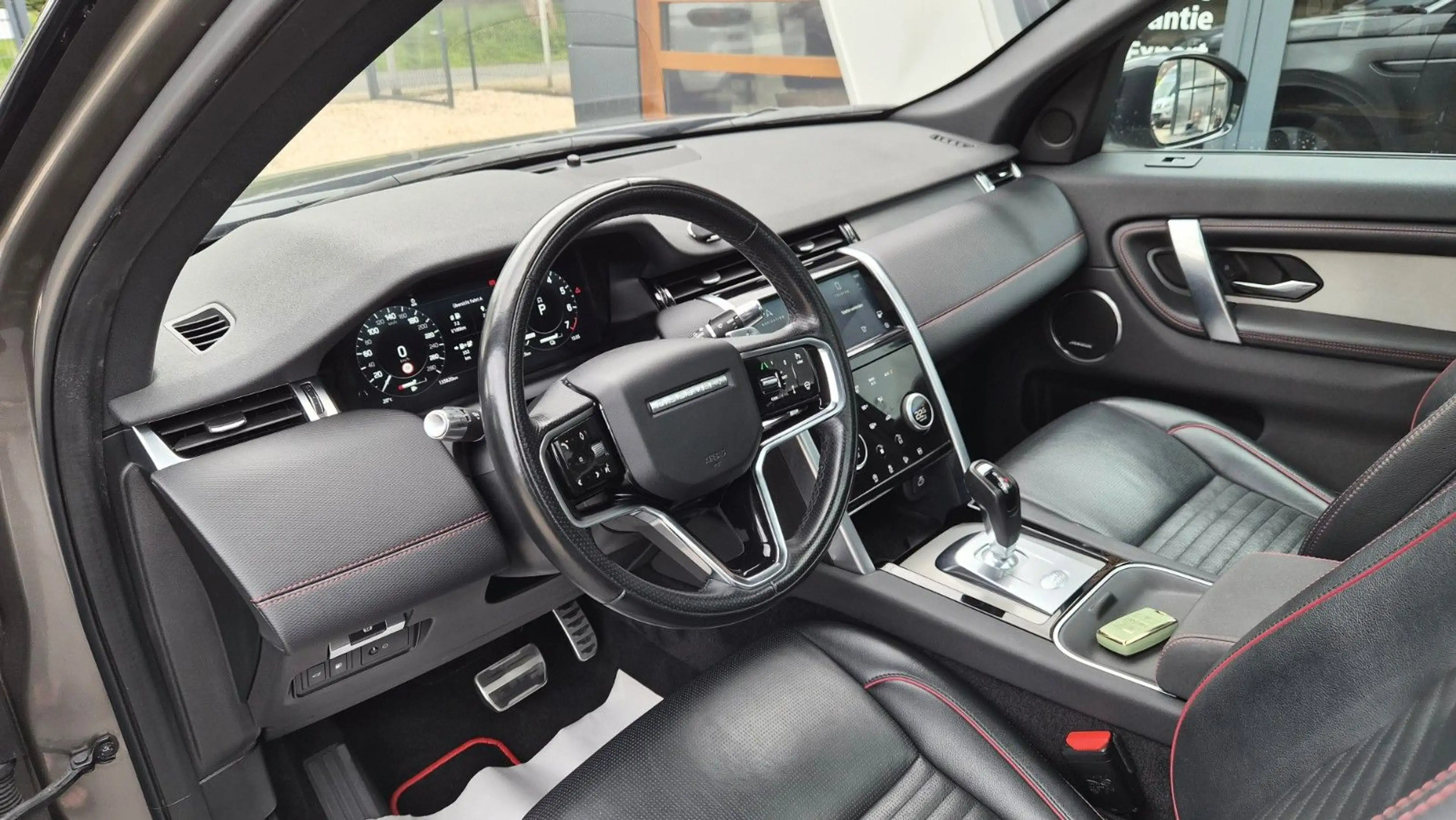 Land Rover Discovery Sport Hybrid SE AWD P300R Dynamic/PANO — photo 11