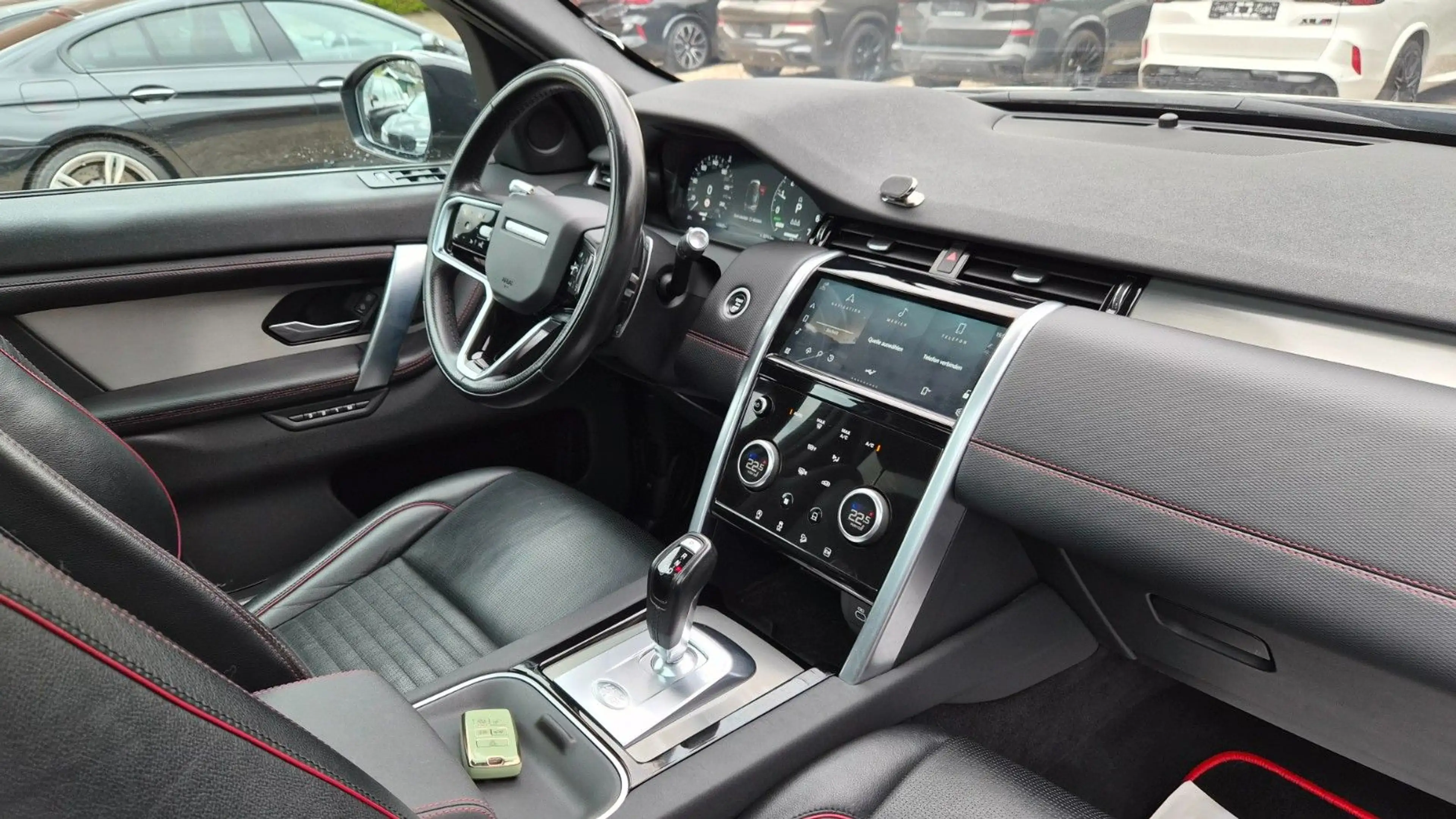 Land Rover Discovery Sport Hybrid SE AWD P300R Dynamic/PANO — photo 10