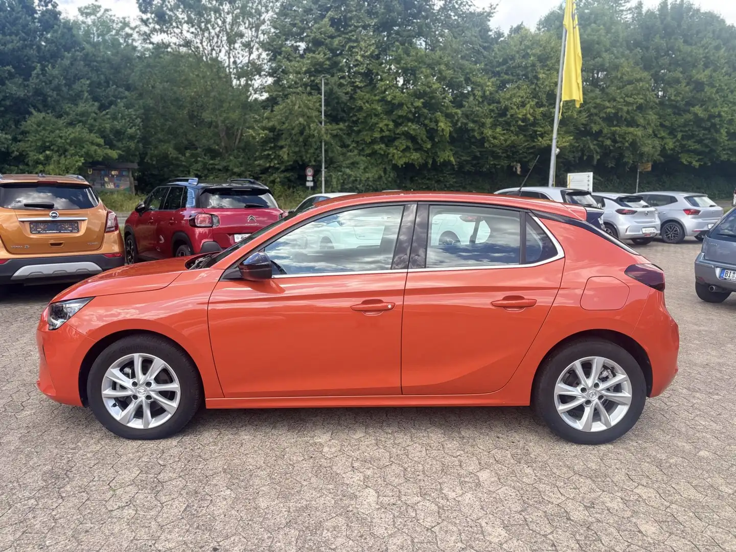 Opel Corsa 1,2 Elegance NAVIGATION Orange - 2