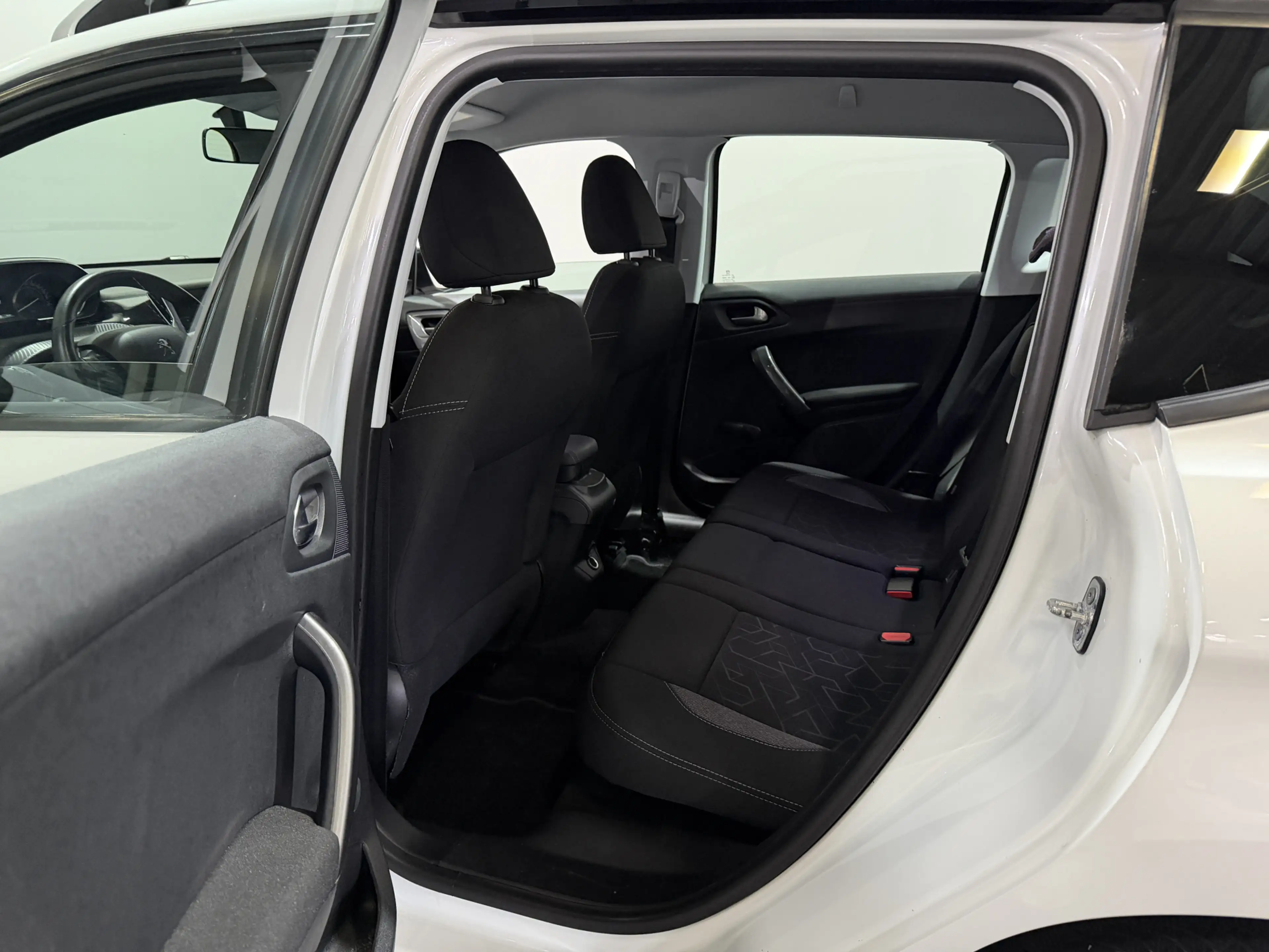 Peugeot 2008 1.2 PureTech Blue Lion - Automaat - Navi / CarPlay — photo 24