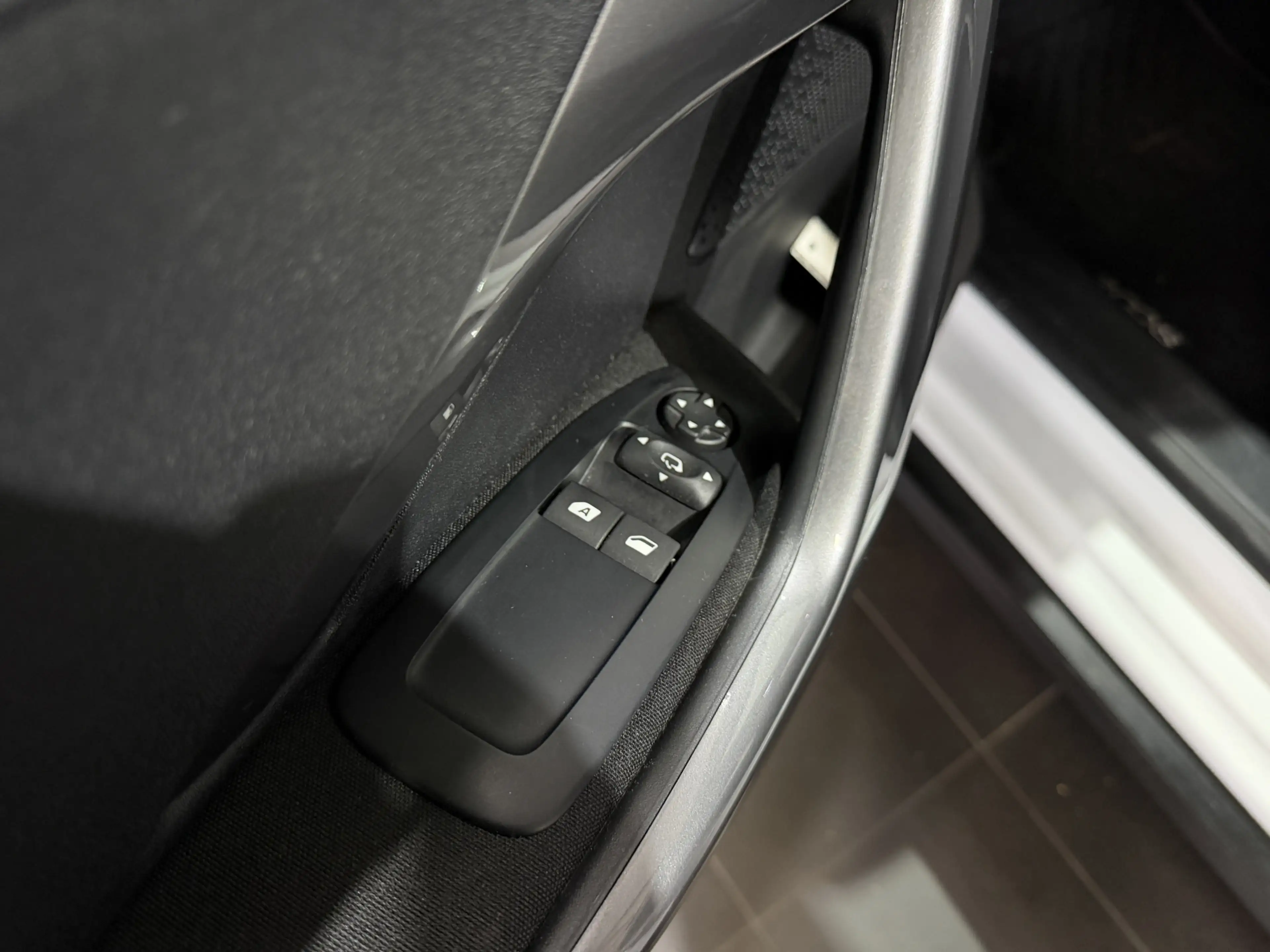 Peugeot 2008 1.2 PureTech Blue Lion - Automaat - Navi / CarPlay — photo 27