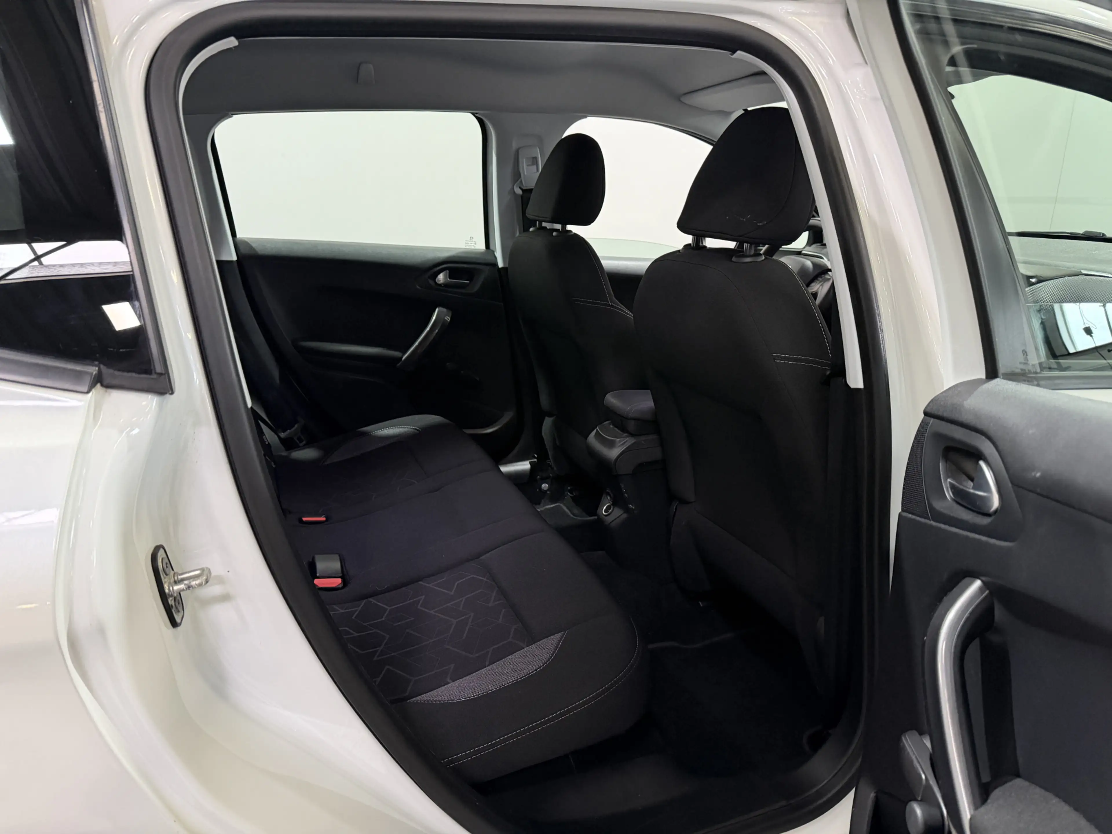 Peugeot 2008 1.2 PureTech Blue Lion - Automaat - Navi / CarPlay — photo 26