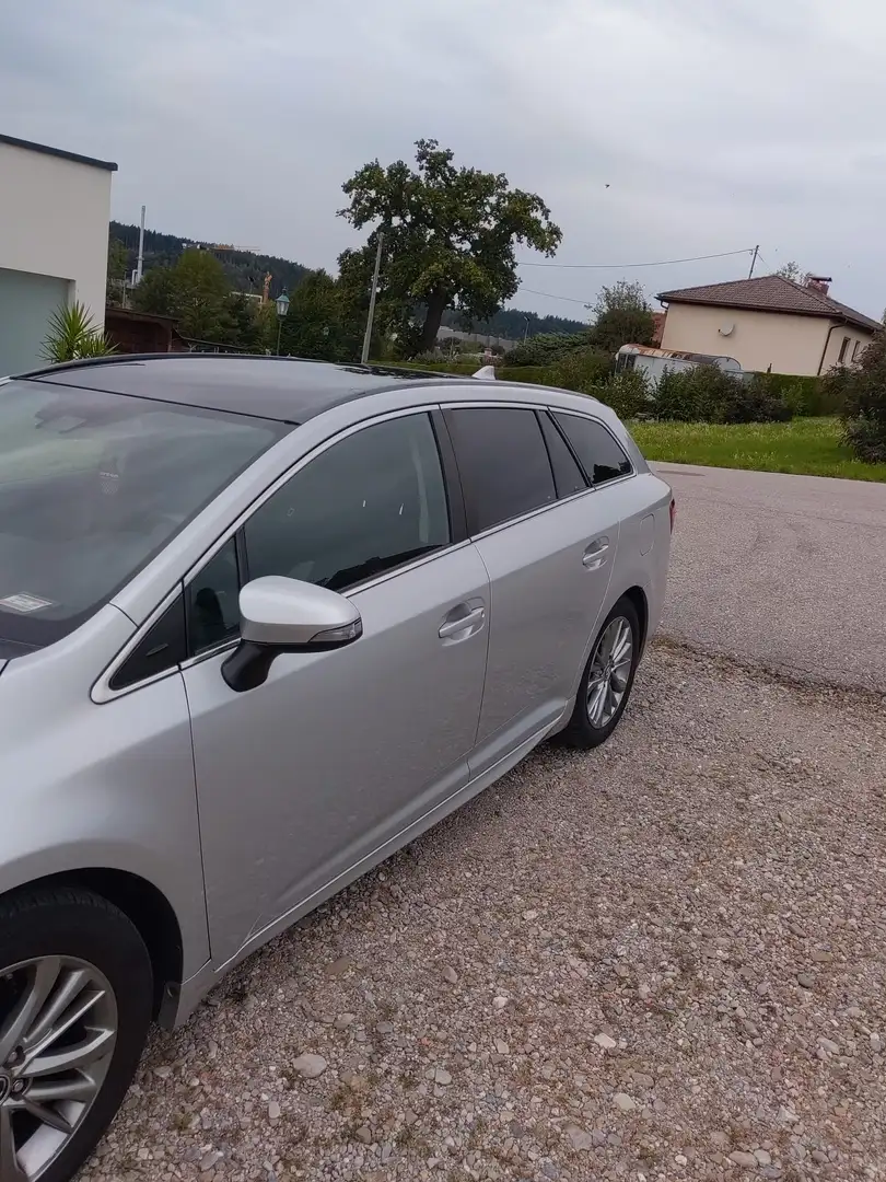 Toyota Avensis 1,6 D4-D Active Silber - 2