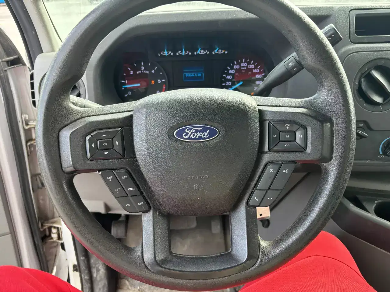 Ford E-Series снимка Ford E-Series