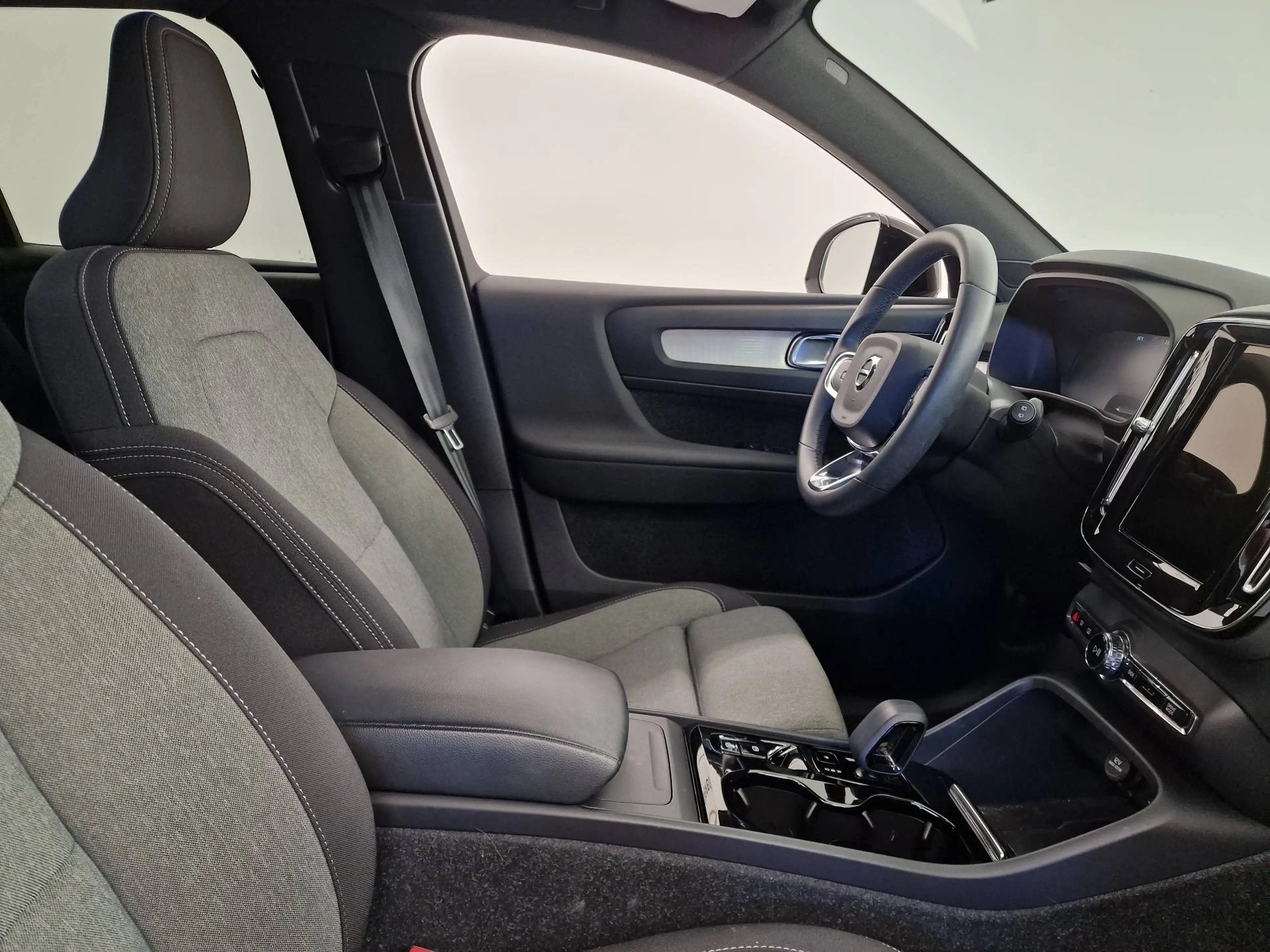 Volvo XC40 PLUS DARK BENZINE AUTOMAAT — photo 6