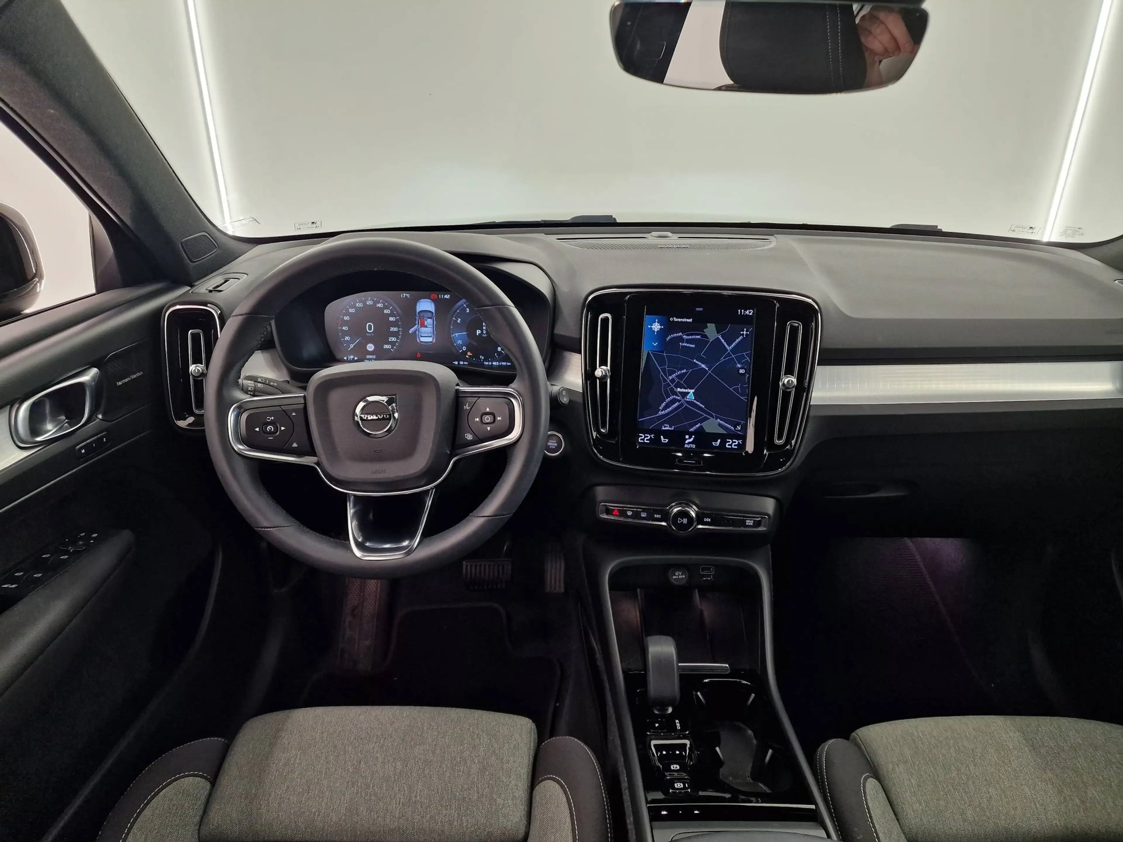 Volvo XC40 PLUS DARK BENZINE AUTOMAAT — photo 5