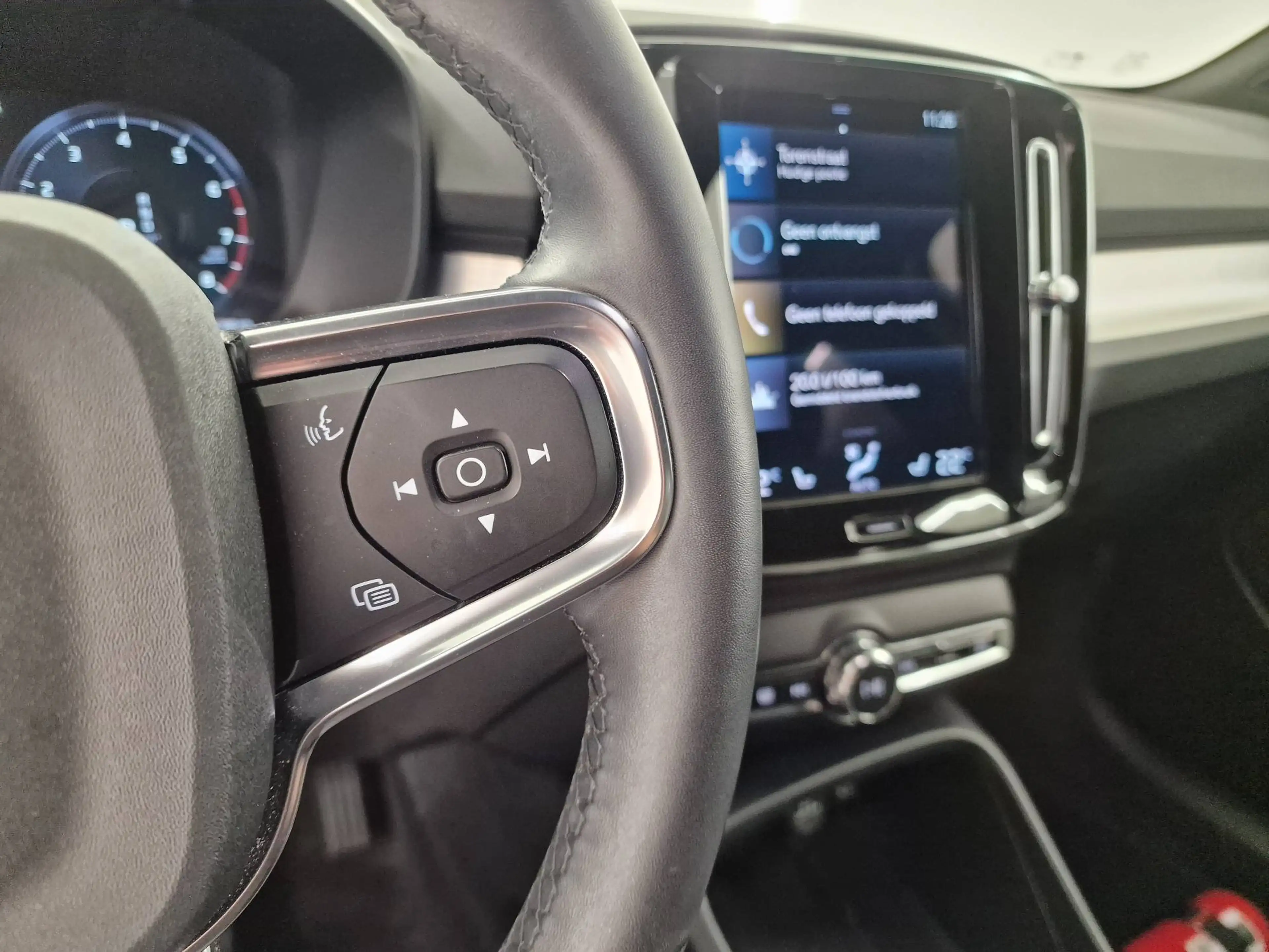Volvo XC40 PLUS DARK BENZINE AUTOMAAT — photo 10