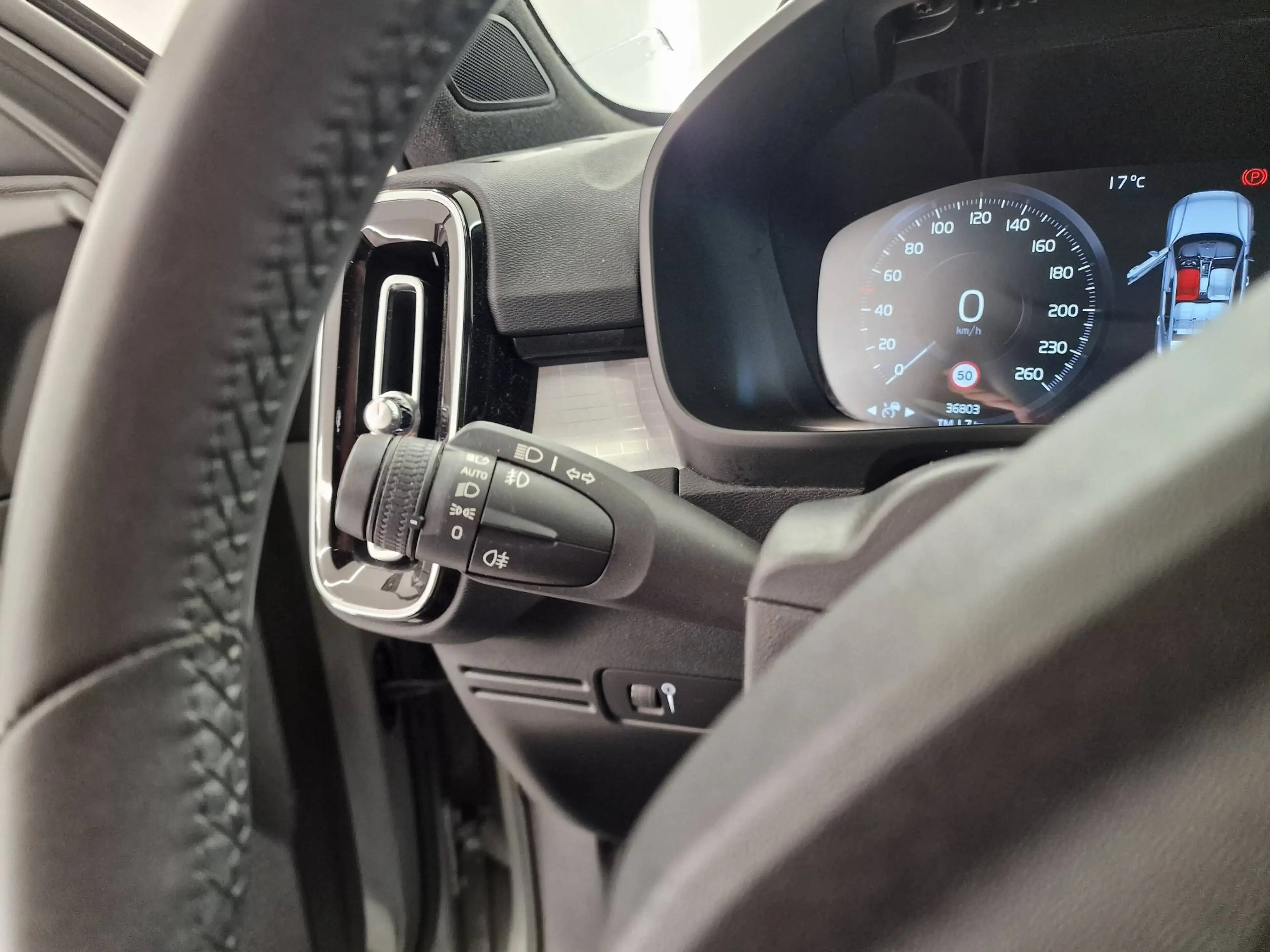 Volvo XC40 PLUS DARK BENZINE AUTOMAAT — photo 11