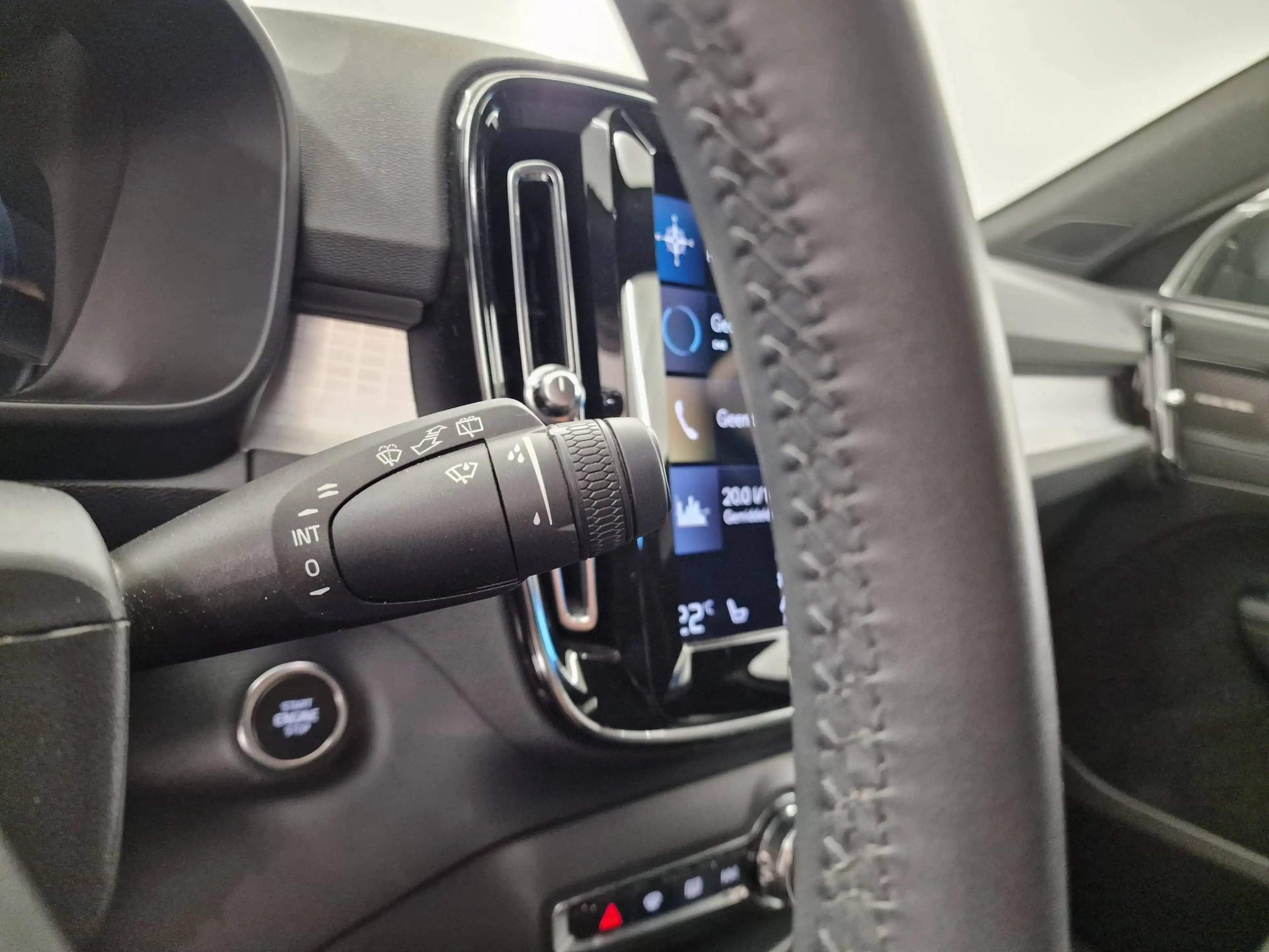 Volvo XC40 PLUS DARK BENZINE AUTOMAAT — photo 12