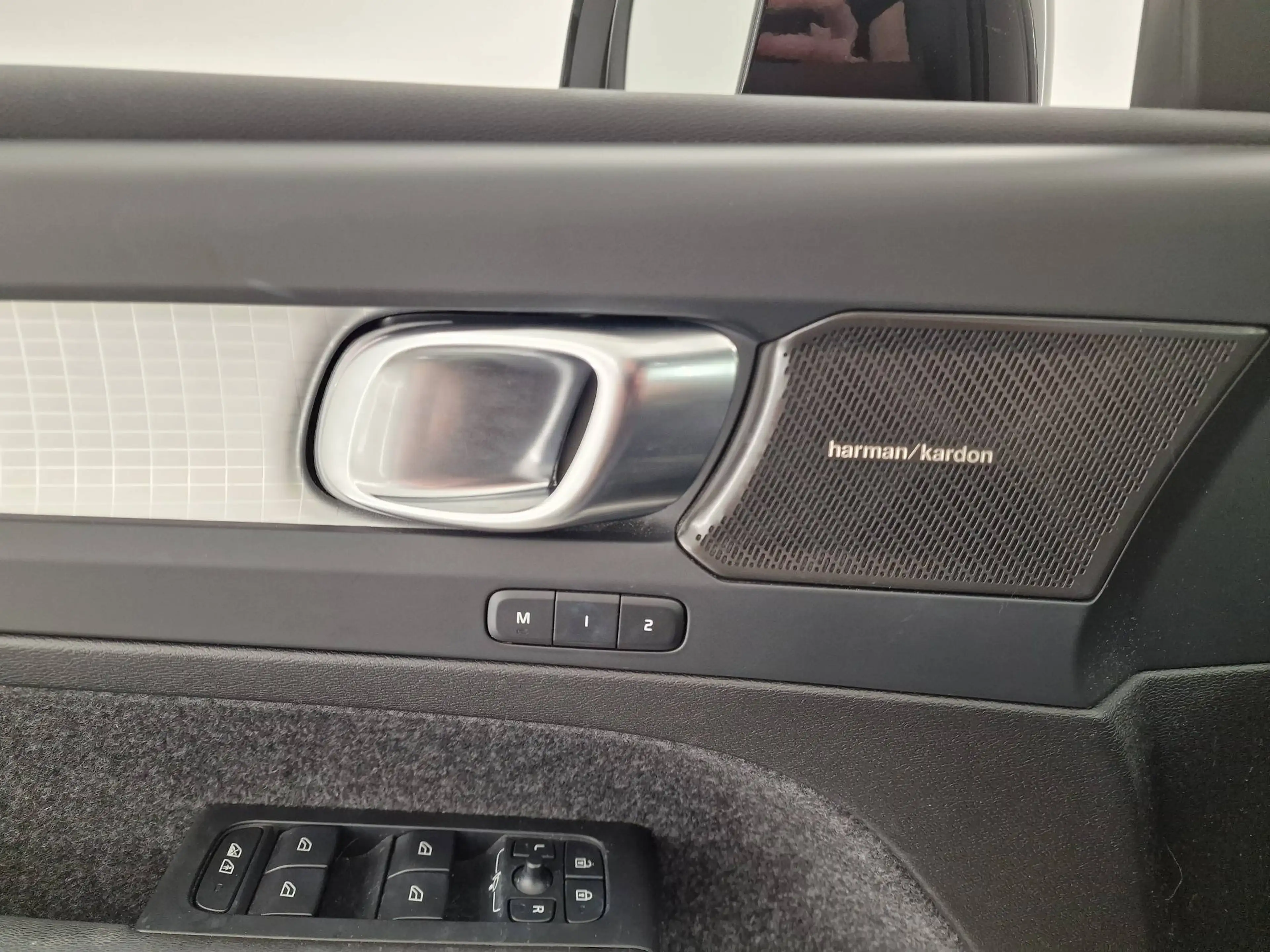 Volvo XC40 PLUS DARK BENZINE AUTOMAAT — photo 8