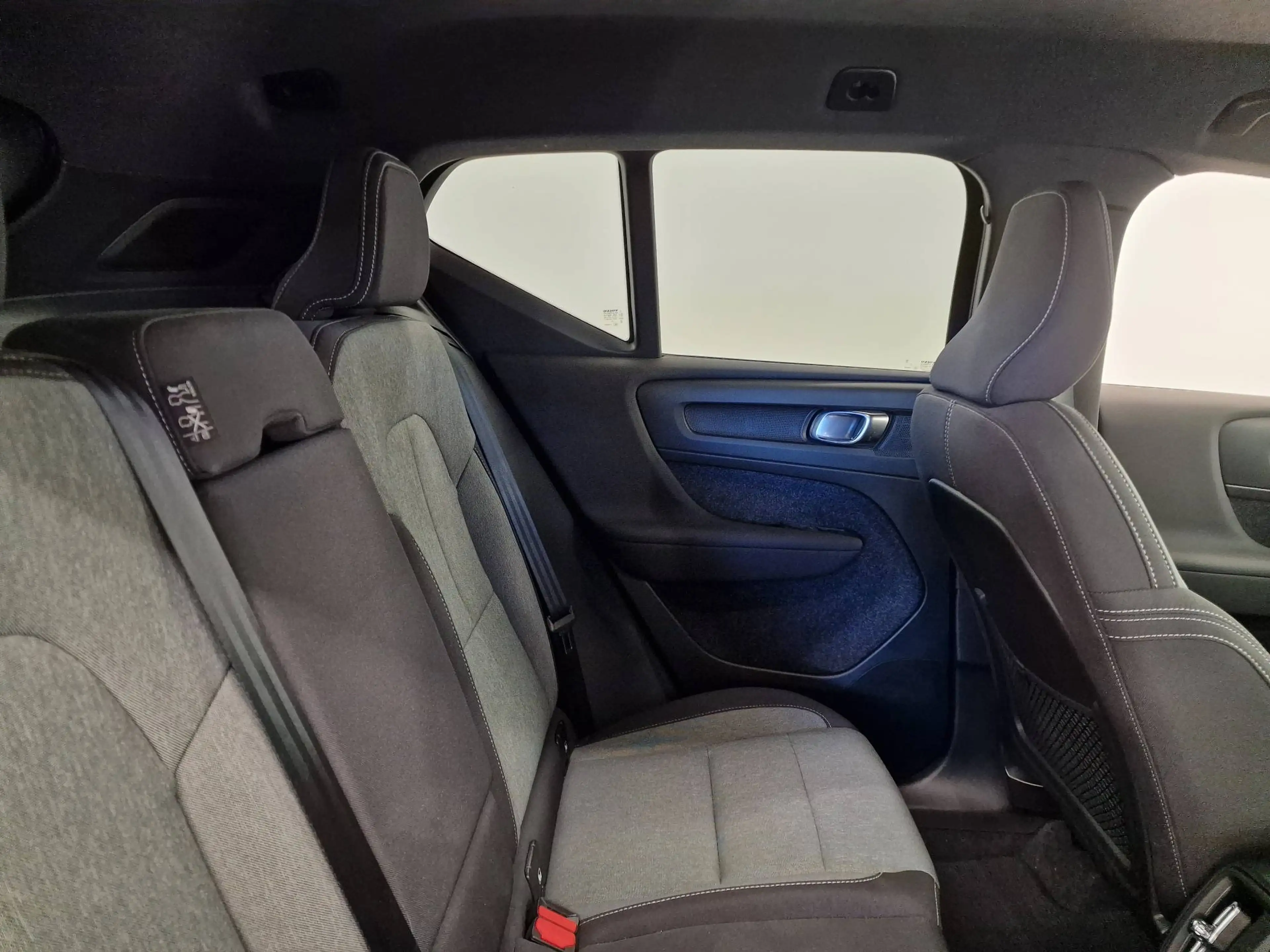 Volvo XC40 PLUS DARK BENZINE AUTOMAAT — photo 7