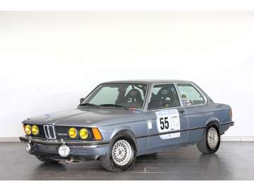 323i