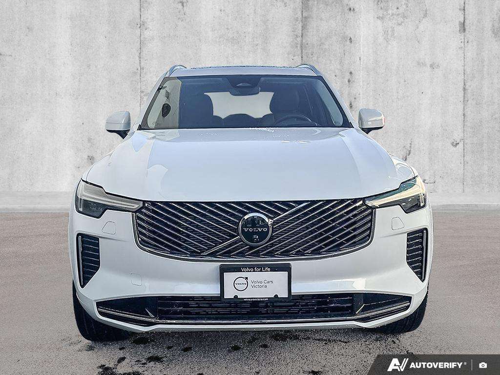 2026 Volvo XC90 B6 AWD Ultra Bright Theme 6-Seater alt 2