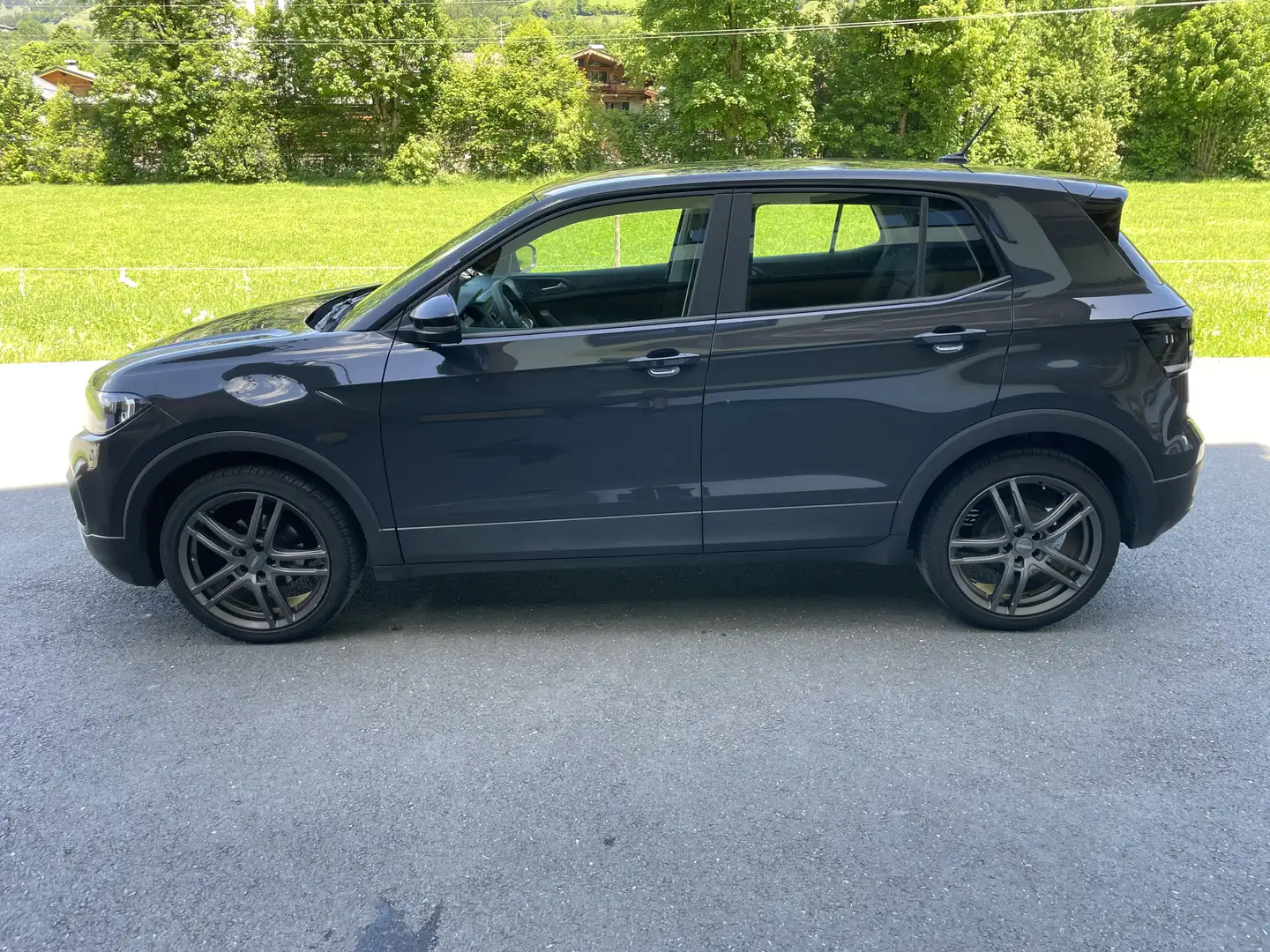 Volkswagen T-Cross 1,0 TSI Grau - 2
