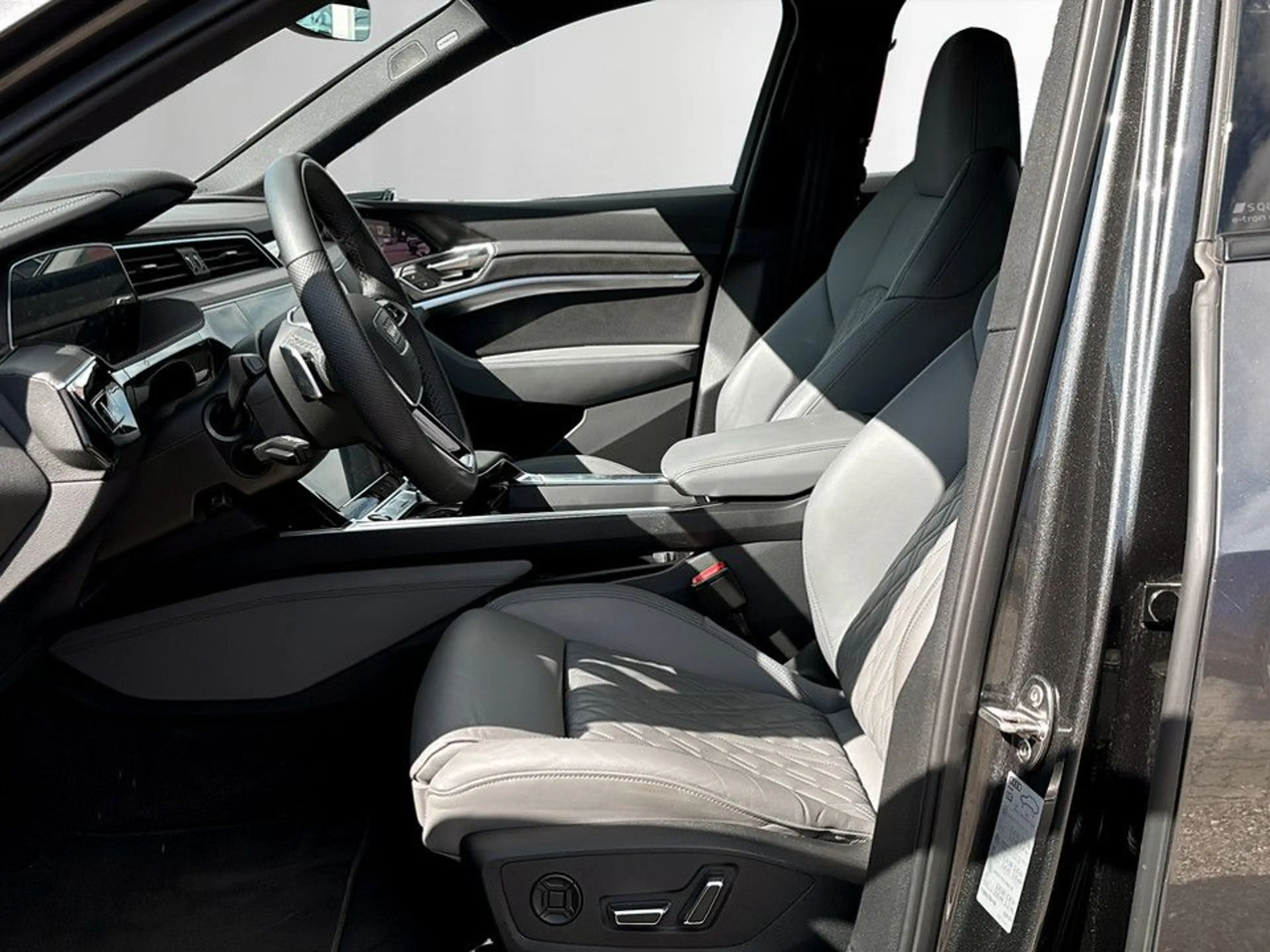 Audi SQ8 e-tron quattro MATRIX+AHK+Luft+BALD VERFÜGBAR — photo 12