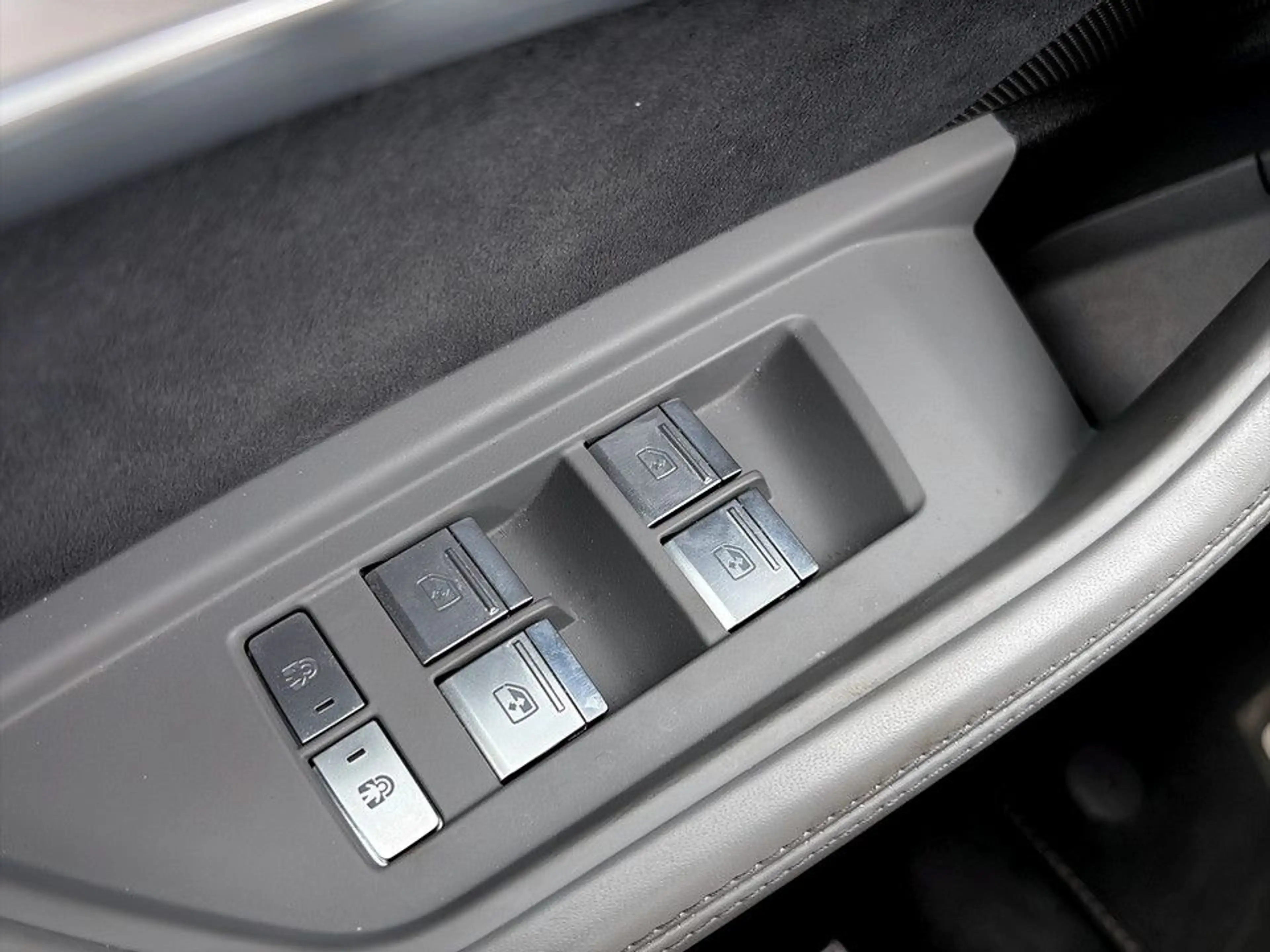 Audi SQ8 e-tron quattro MATRIX+AHK+Luft+BALD VERFÜGBAR — photo 10