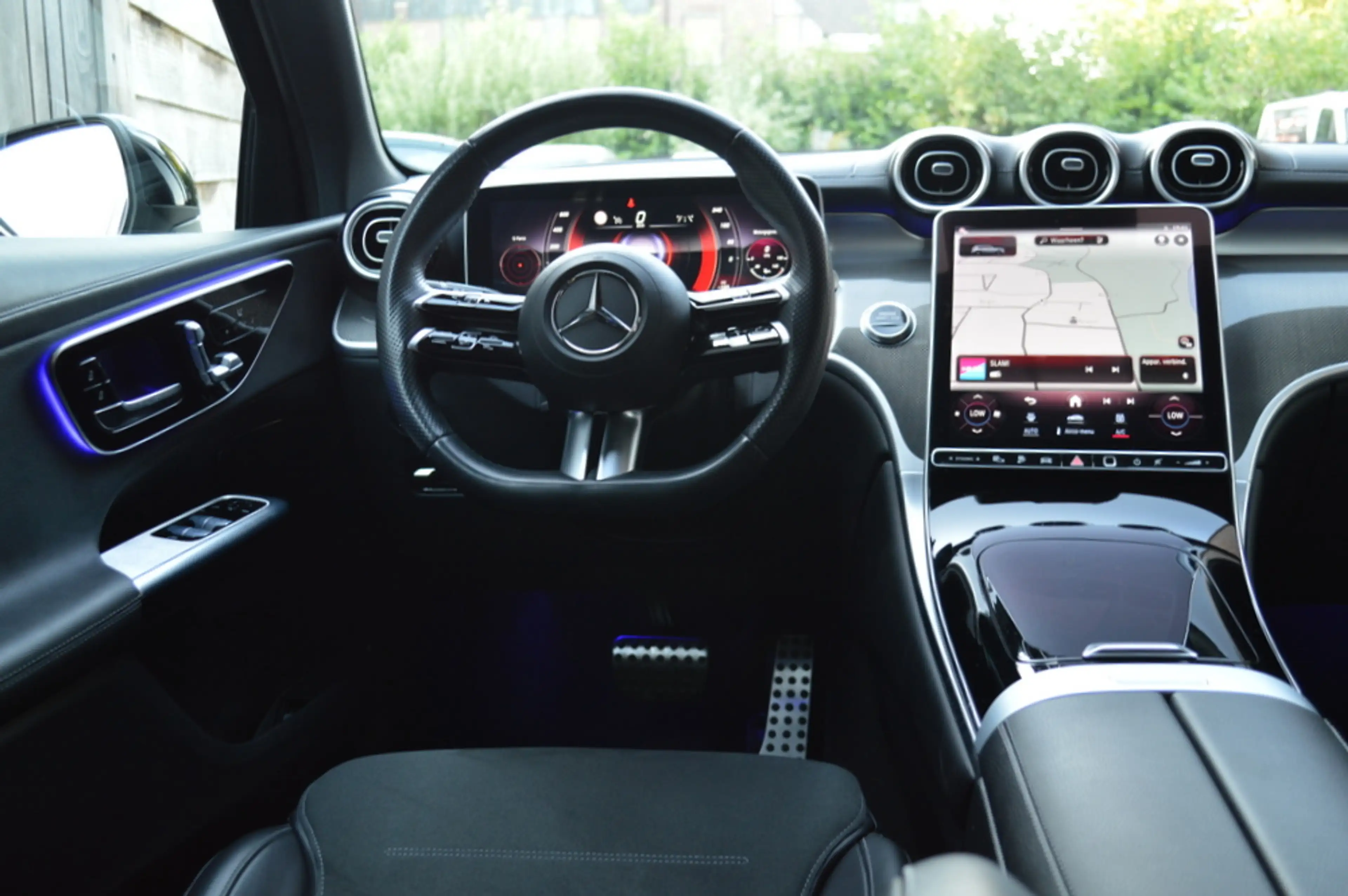 Mercedes-Benz GLC 300 300e 4MATIC AMG Led Panorama Memory Distronic Sfee — photo 4