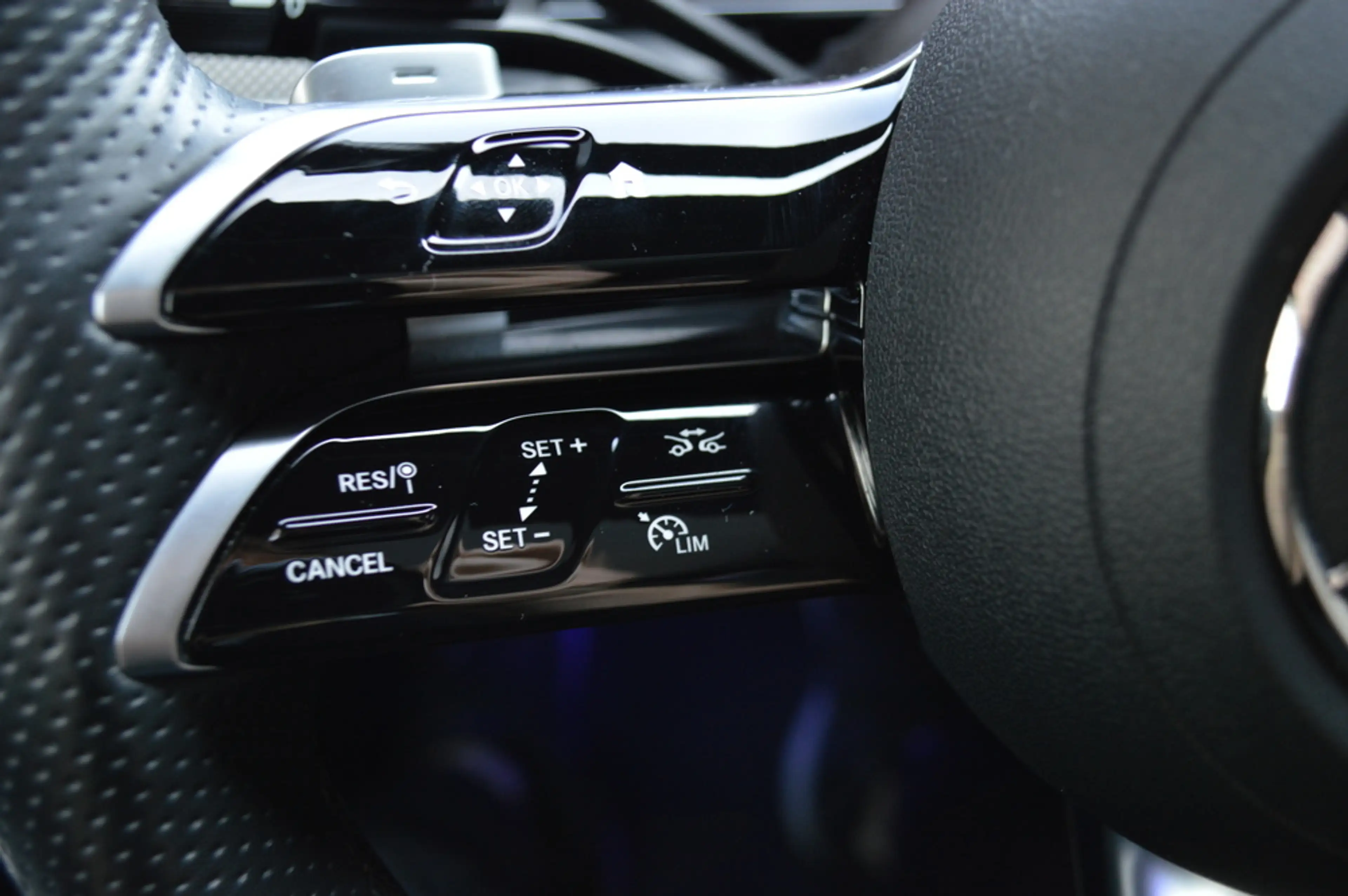 Mercedes-Benz GLC 300 300e 4MATIC AMG Led Panorama Memory Distronic Sfee — photo 14