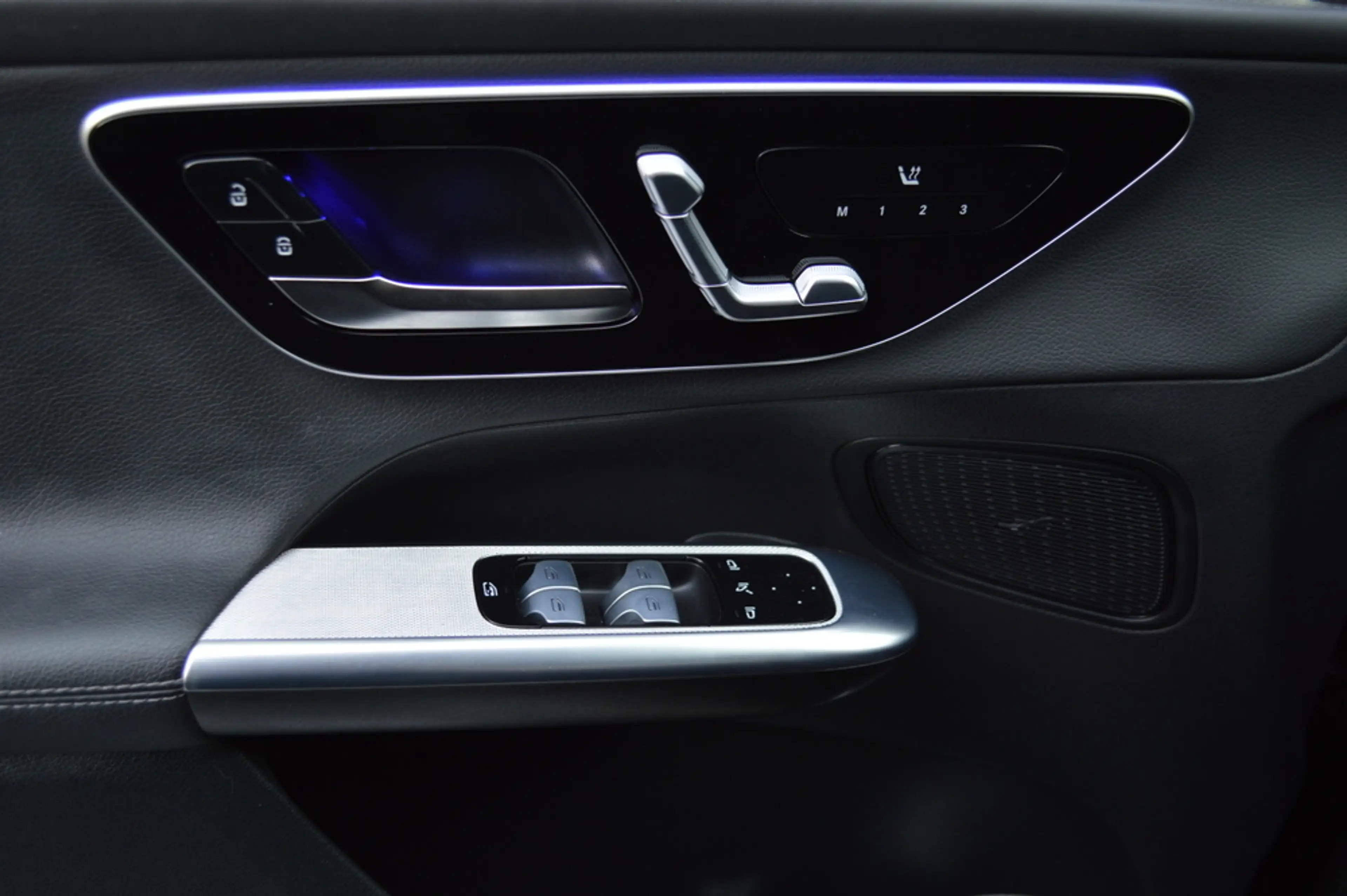 Mercedes-Benz GLC 300 300e 4MATIC AMG Led Panorama Memory Distronic Sfee — photo 15