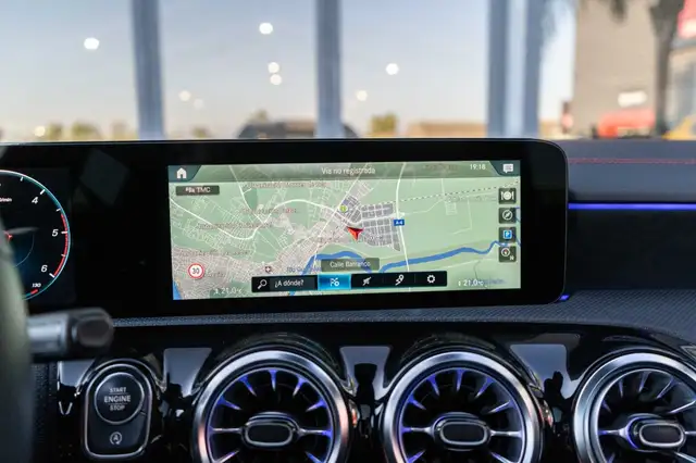 Mercedes-Benz Cla view 10