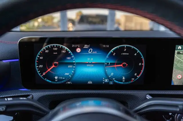 Mercedes-Benz Cla view 9