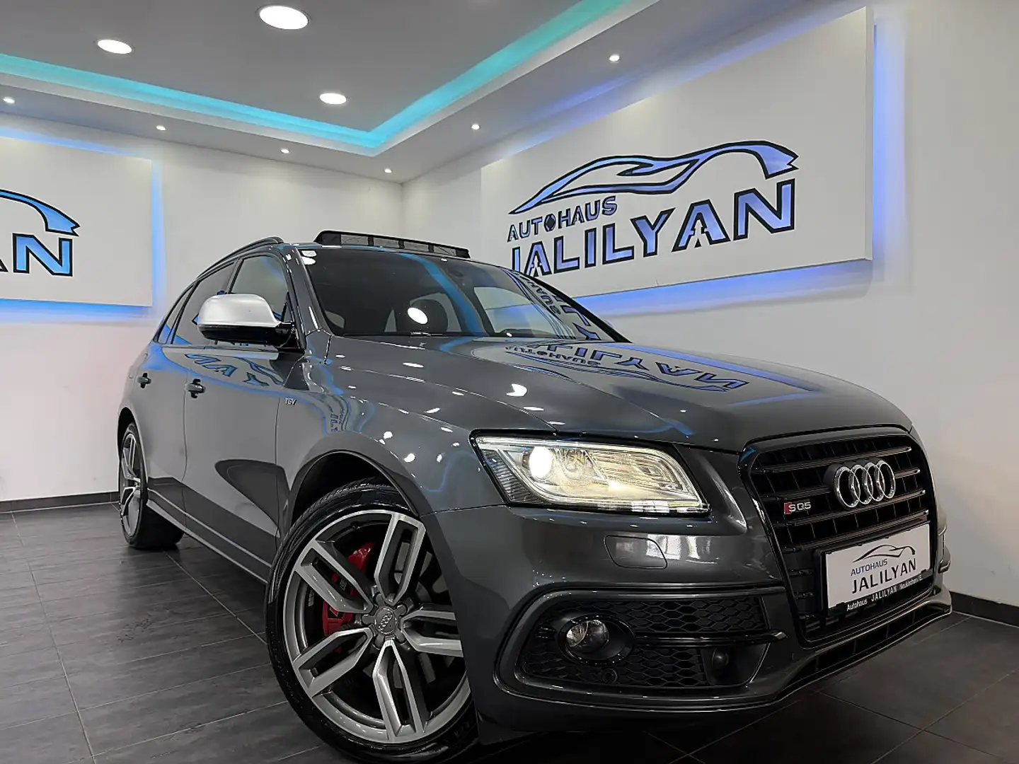 Audi SQ5 3,0 TDI competition quattro, MEMORY, AHK,PANO,A... Grau - 1