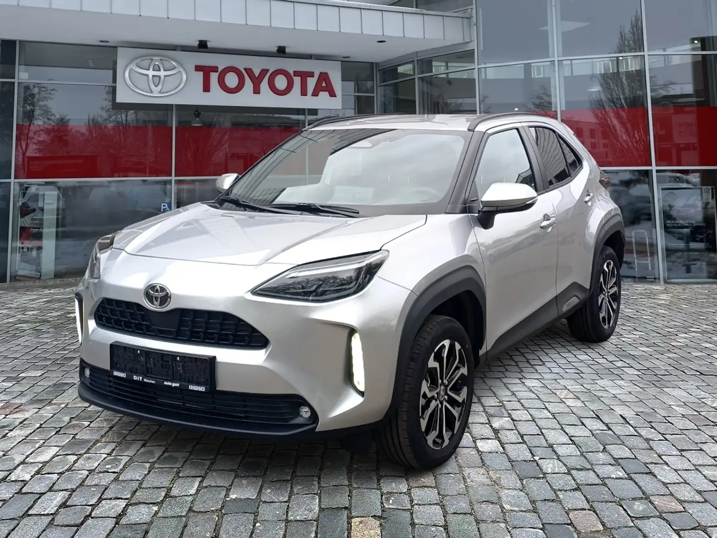 Toyota Yaris Cross Teamplayer 1,5 Hybrid *Winter-Paket* Silber - 1