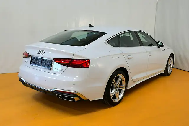 Audi A5 view 3