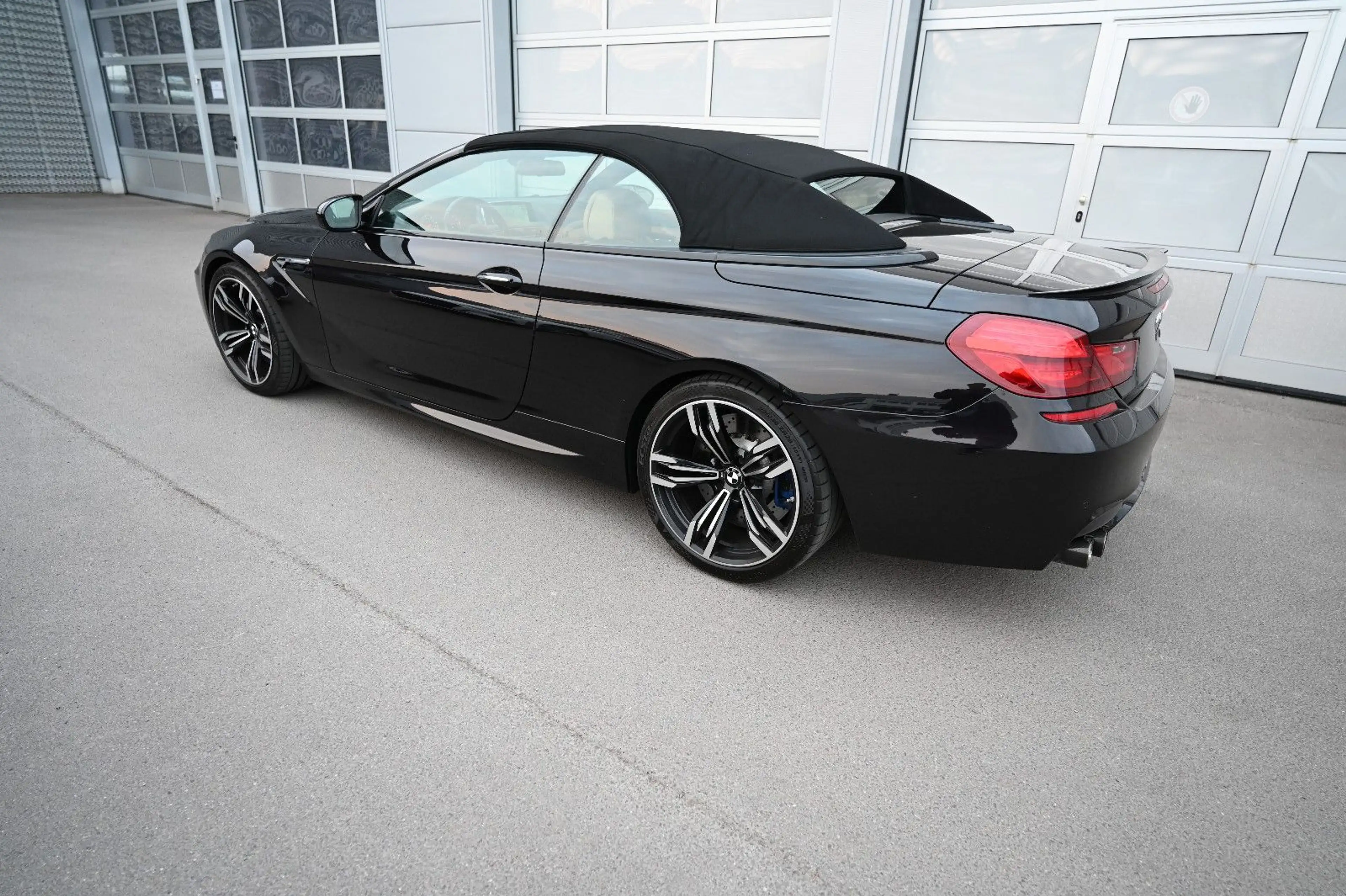 BMW M6 Baureihe M6 Cabrio -D- Fahrzeug gepflegt — photo 5