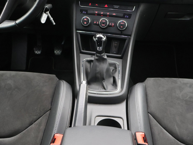 SEAT Leon Leon TSI 110PK *LEDER*ALCANTARA*CRUISE*NAVI*PDC*DAB RADIO*BLTH*...* — photo 9