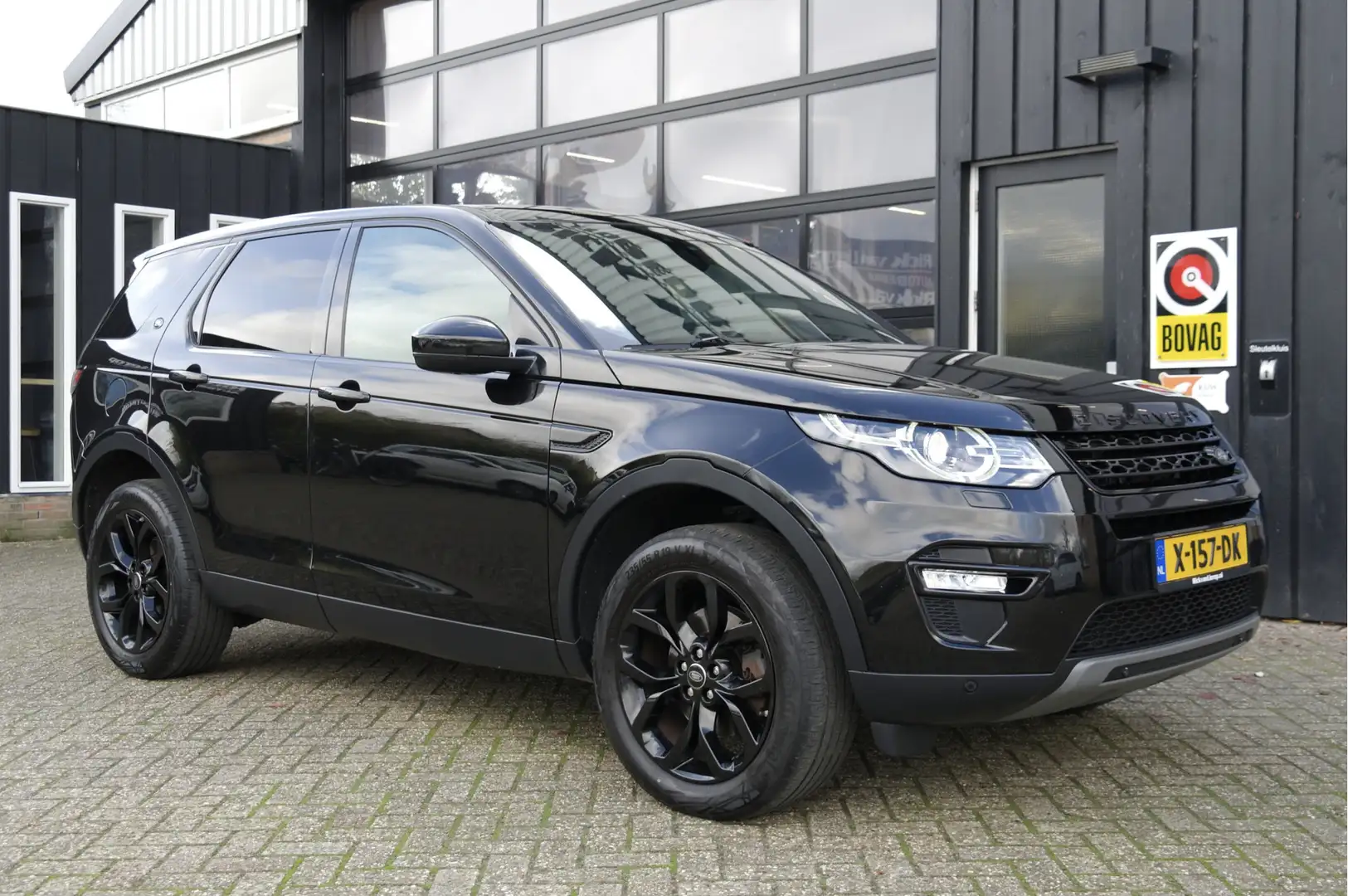 Land Rover Discovery Sport 2.0 Si4 Pure 7 Persoons Automaat | Cruise | Clima Zwart - 1