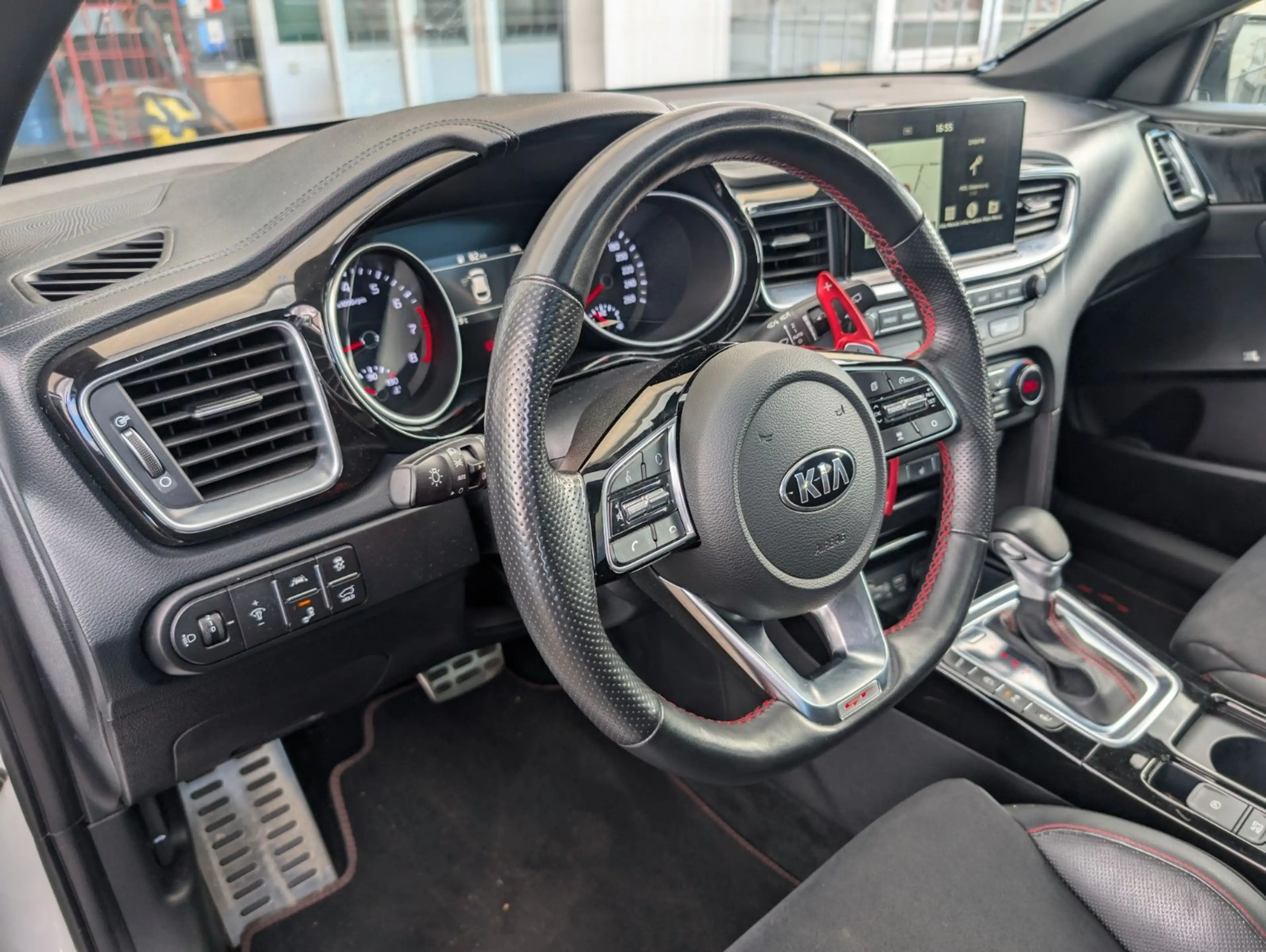Kia ProCeed / pro_cee'd 1.6 T-GDi GT — photo 12